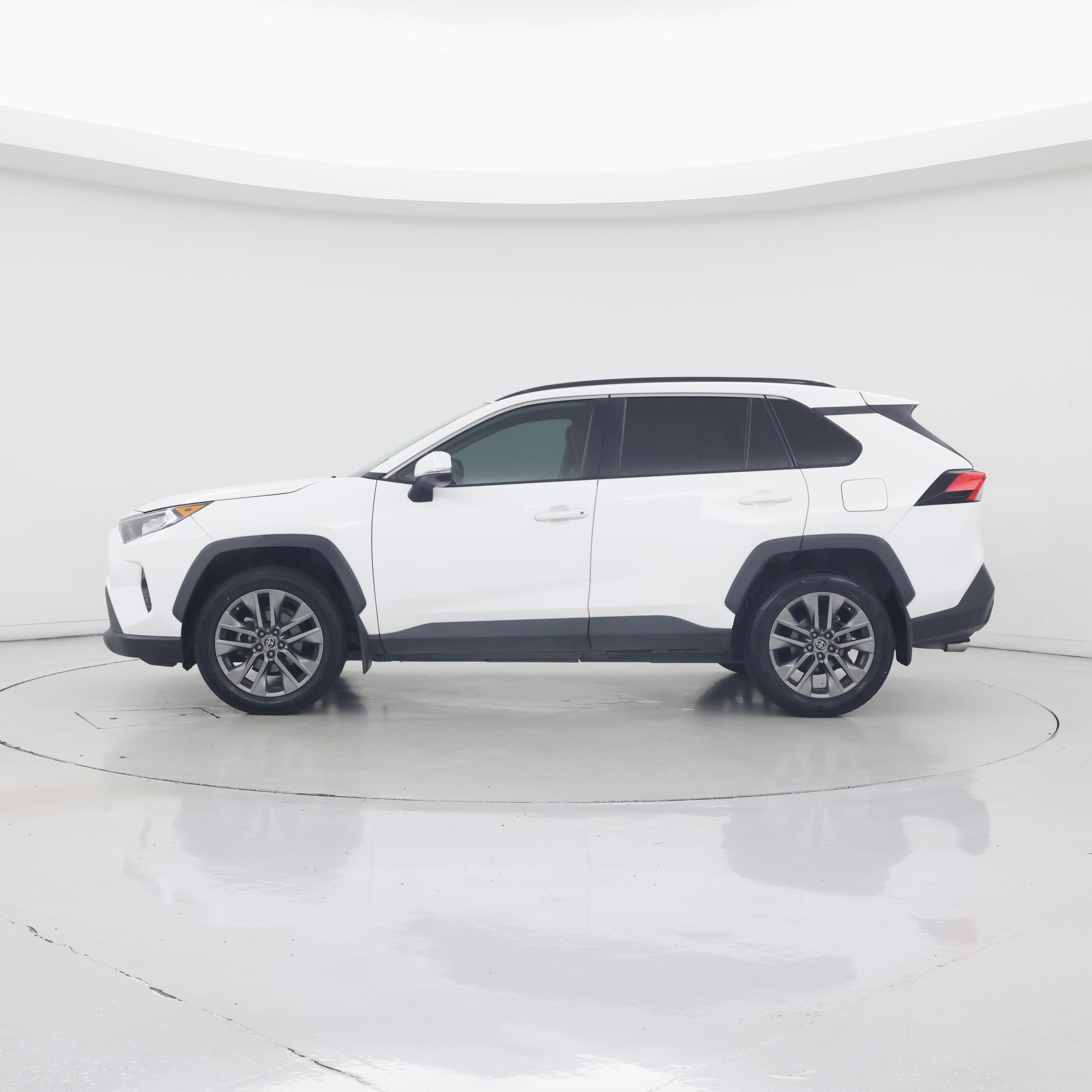 Thumbnail: 2019 Toyota RAV4 - 3
