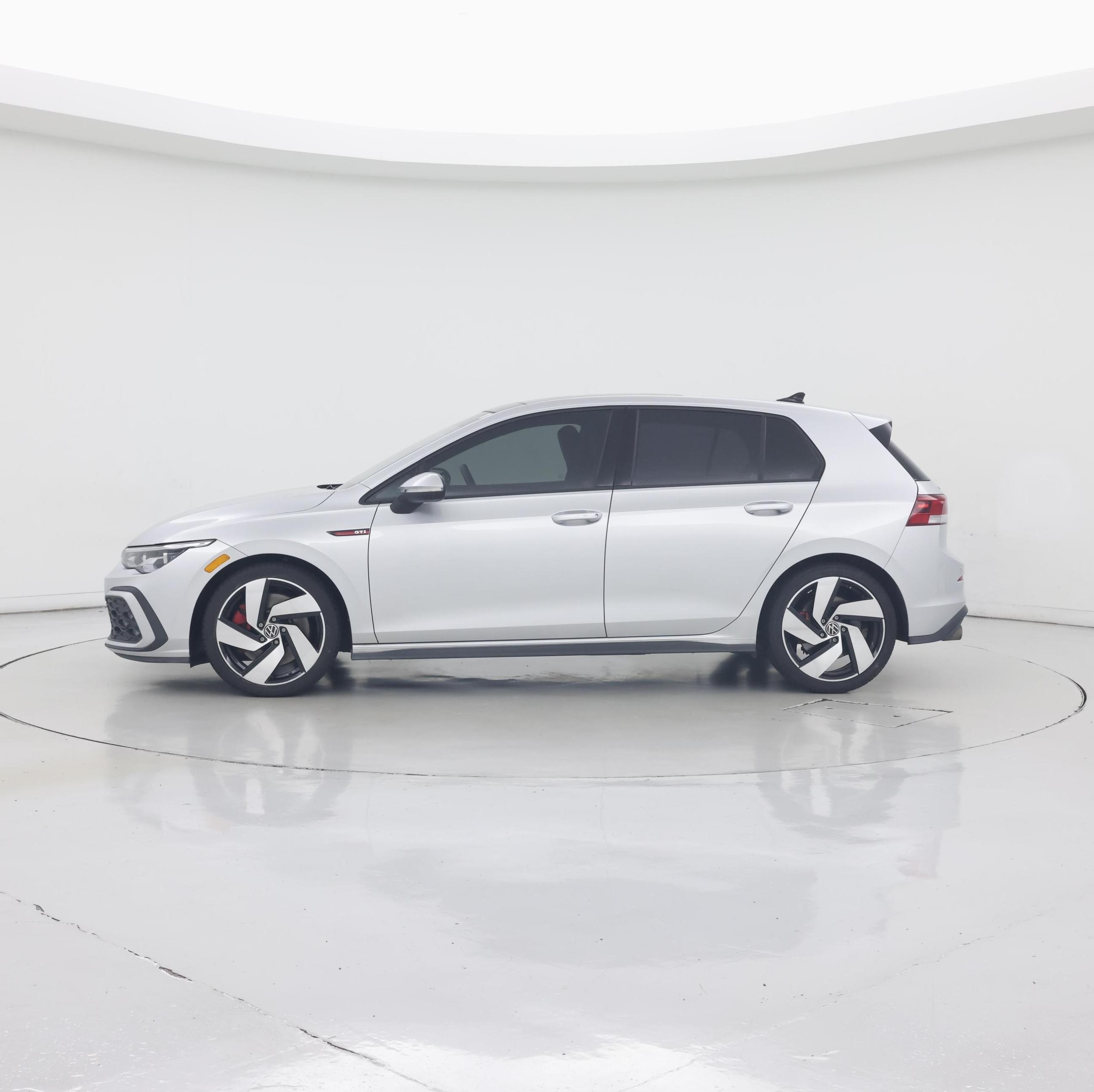 Thumbnail: 2022 Volkswagen Golf - 3