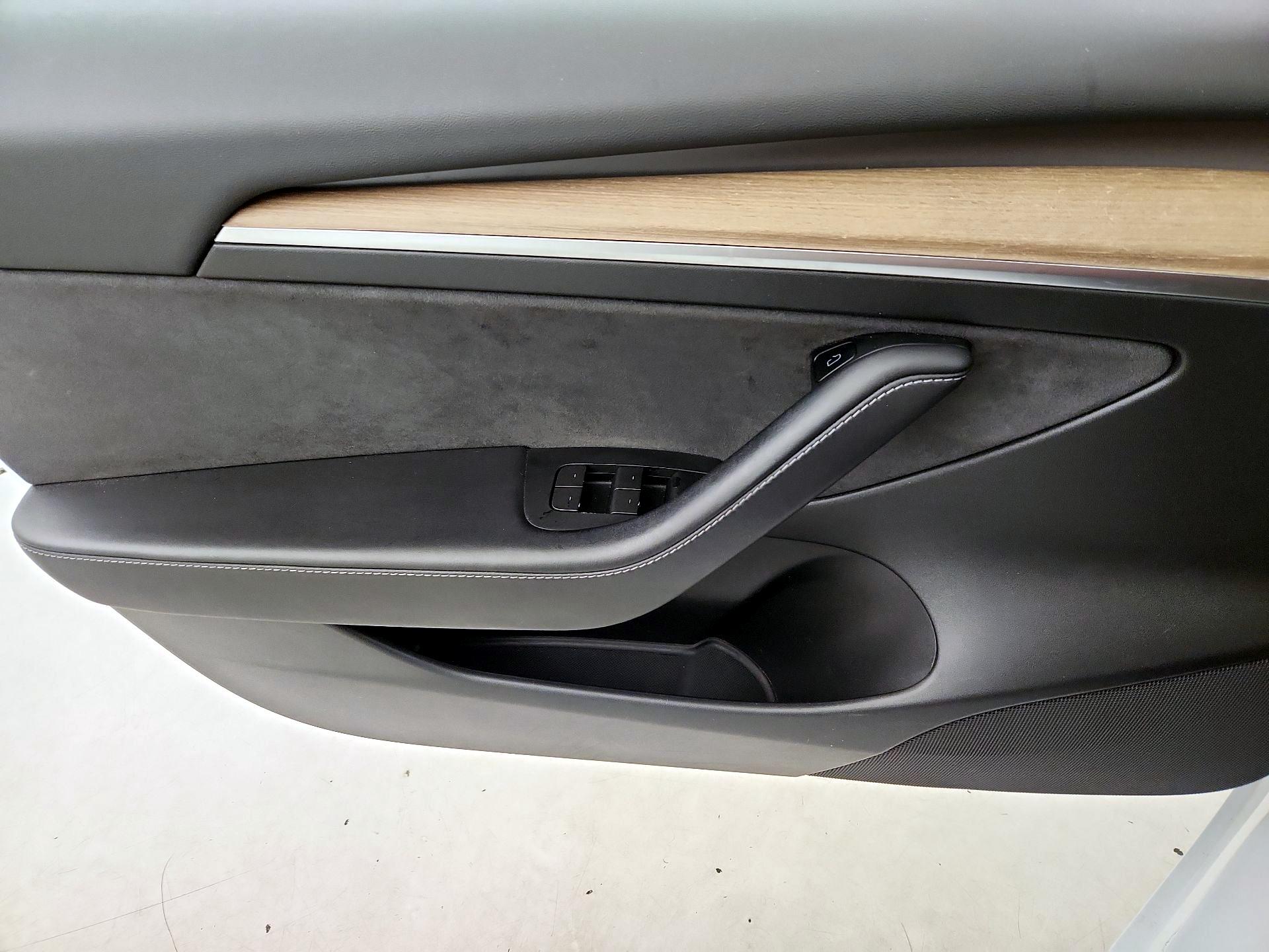 Thumbnail: 2023 Tesla Model 3 - 12