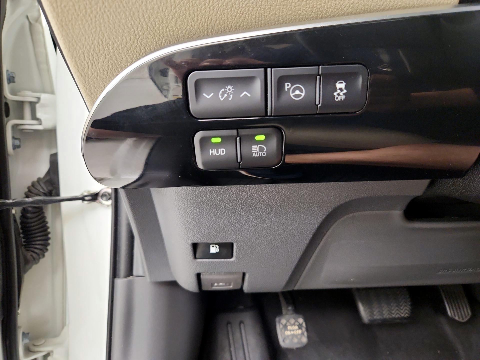 Thumbnail: 2018 Toyota Prius - 13