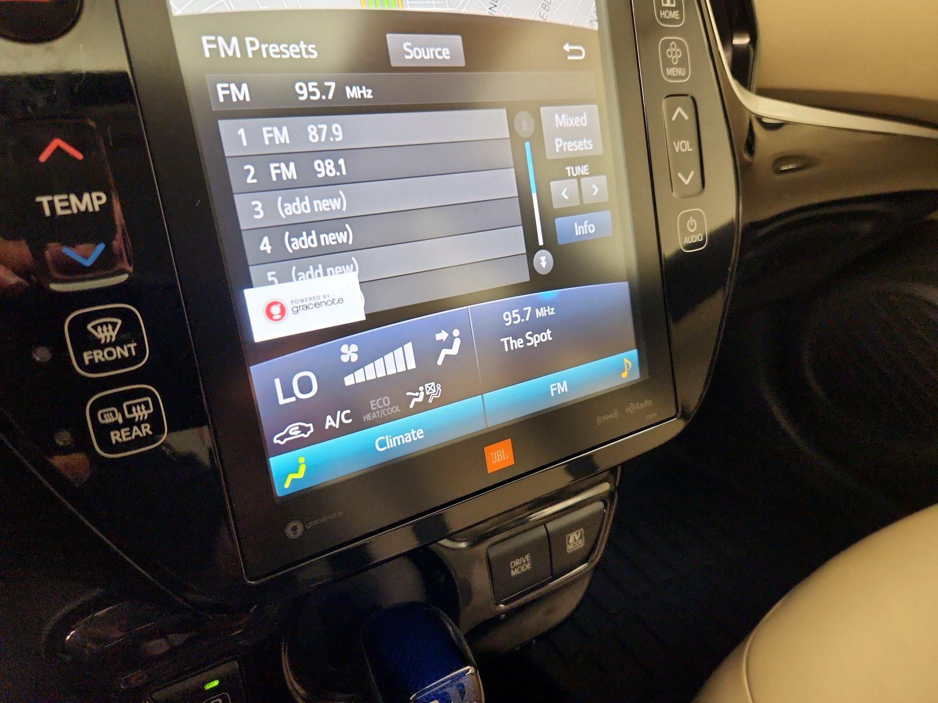 Thumbnail: 2018 Toyota Prius - 16