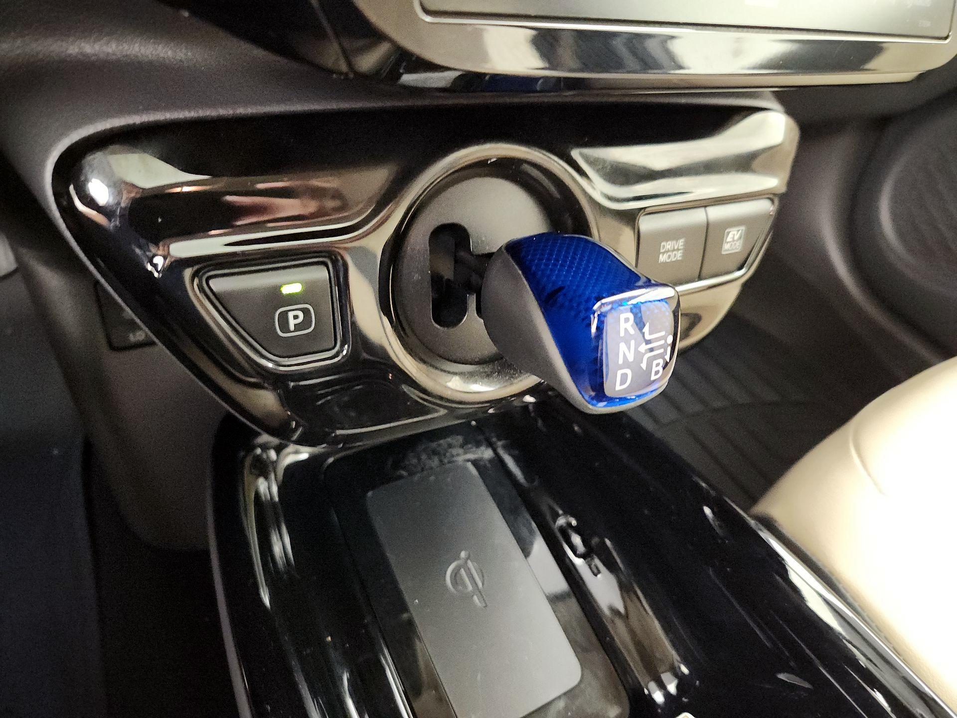 Thumbnail: 2018 Toyota Prius - 18