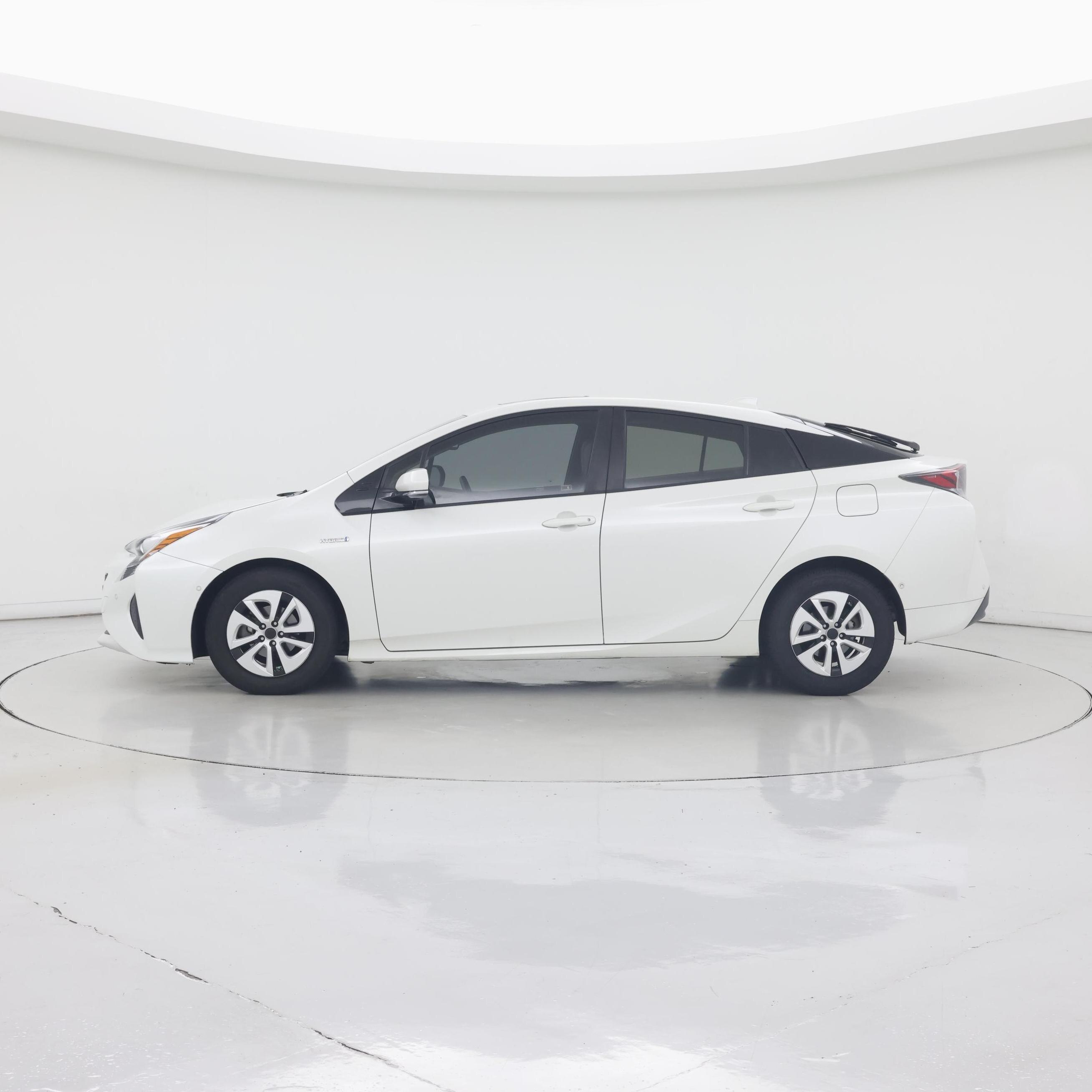 Thumbnail: 2018 Toyota Prius - 3