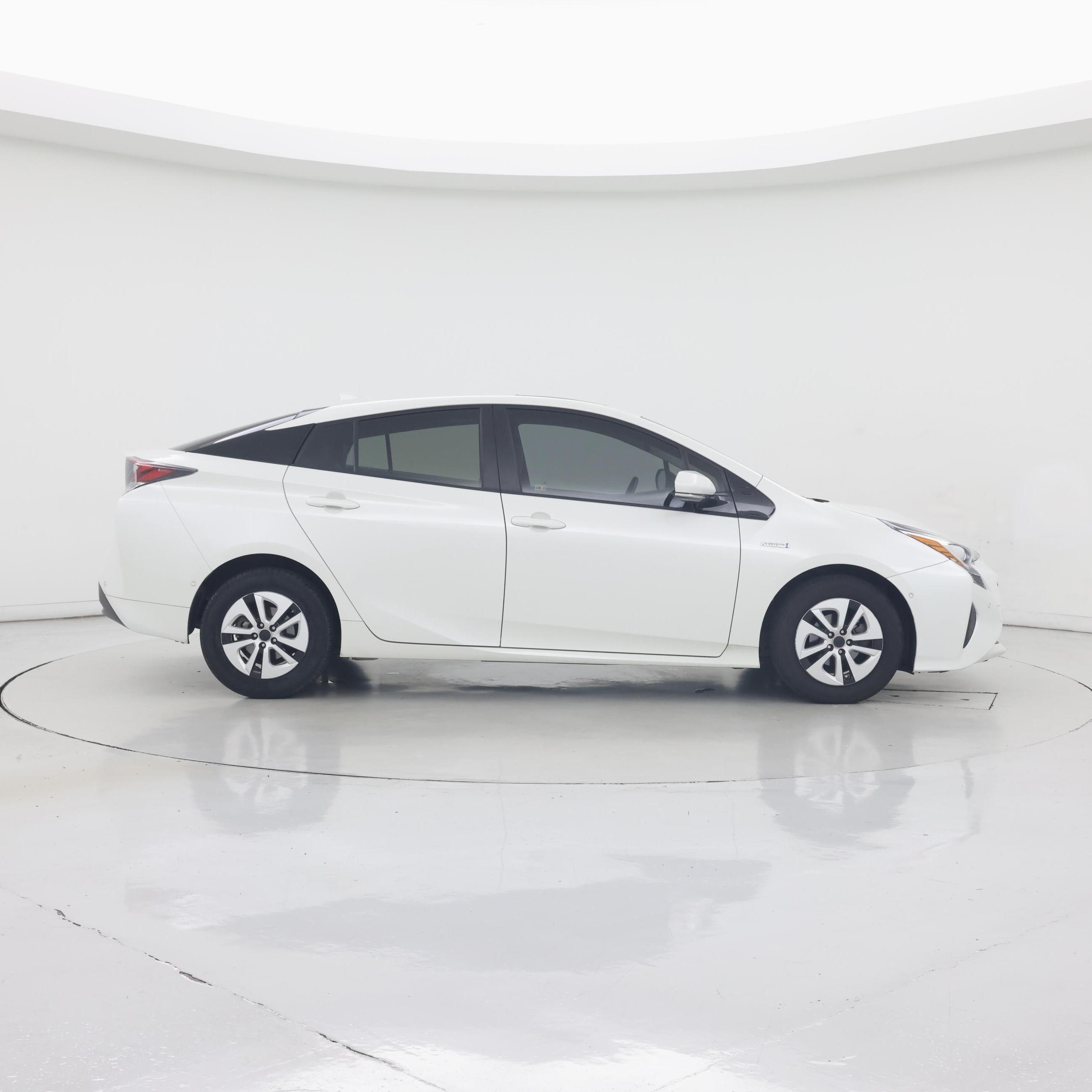 Thumbnail: 2018 Toyota Prius - 7
