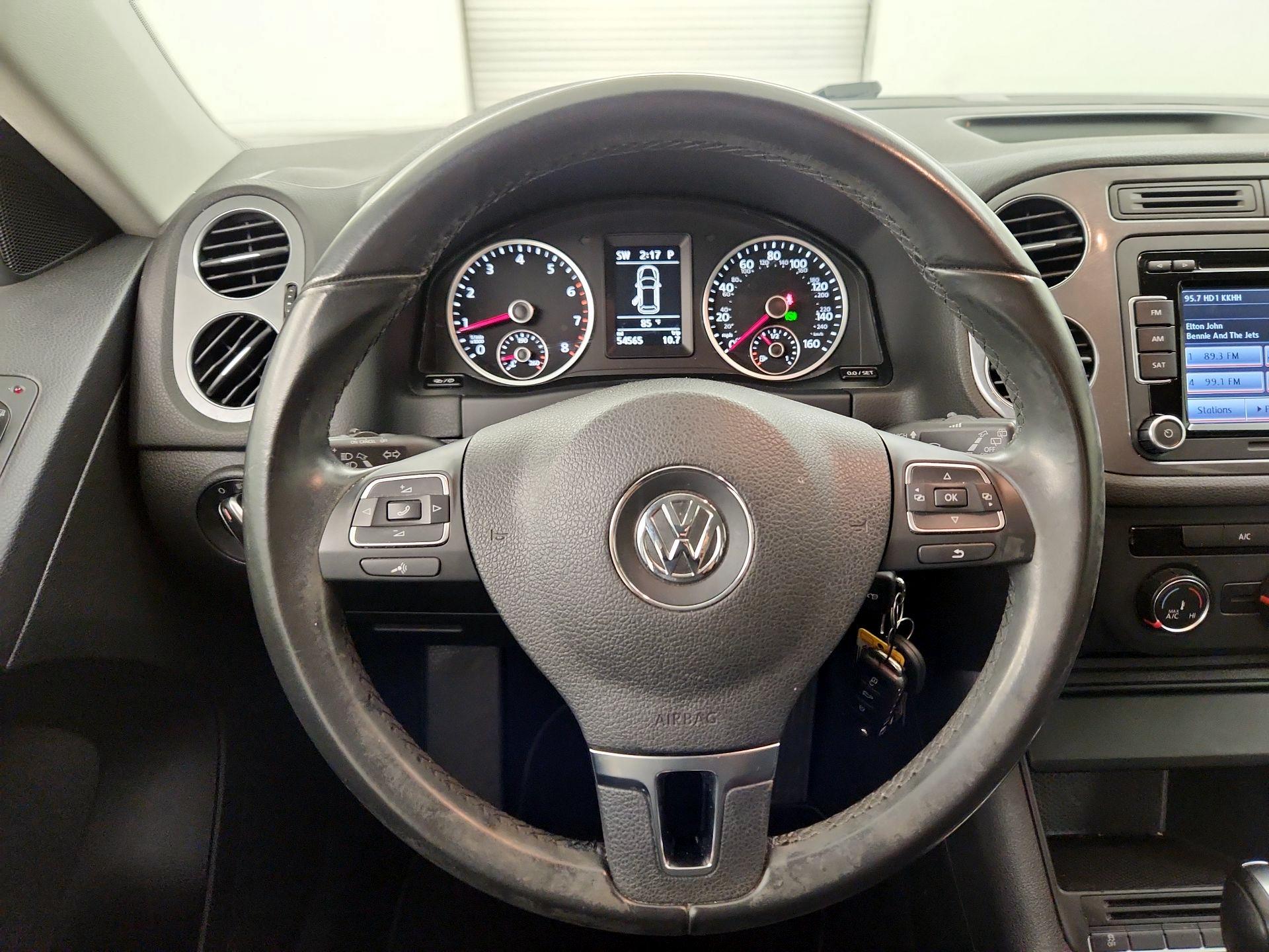 Thumbnail: 2015 Volkswagen Tiguan - 10