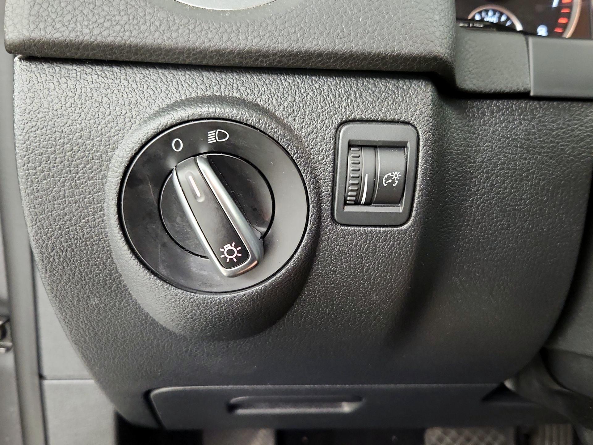 Thumbnail: 2015 Volkswagen Tiguan - 13