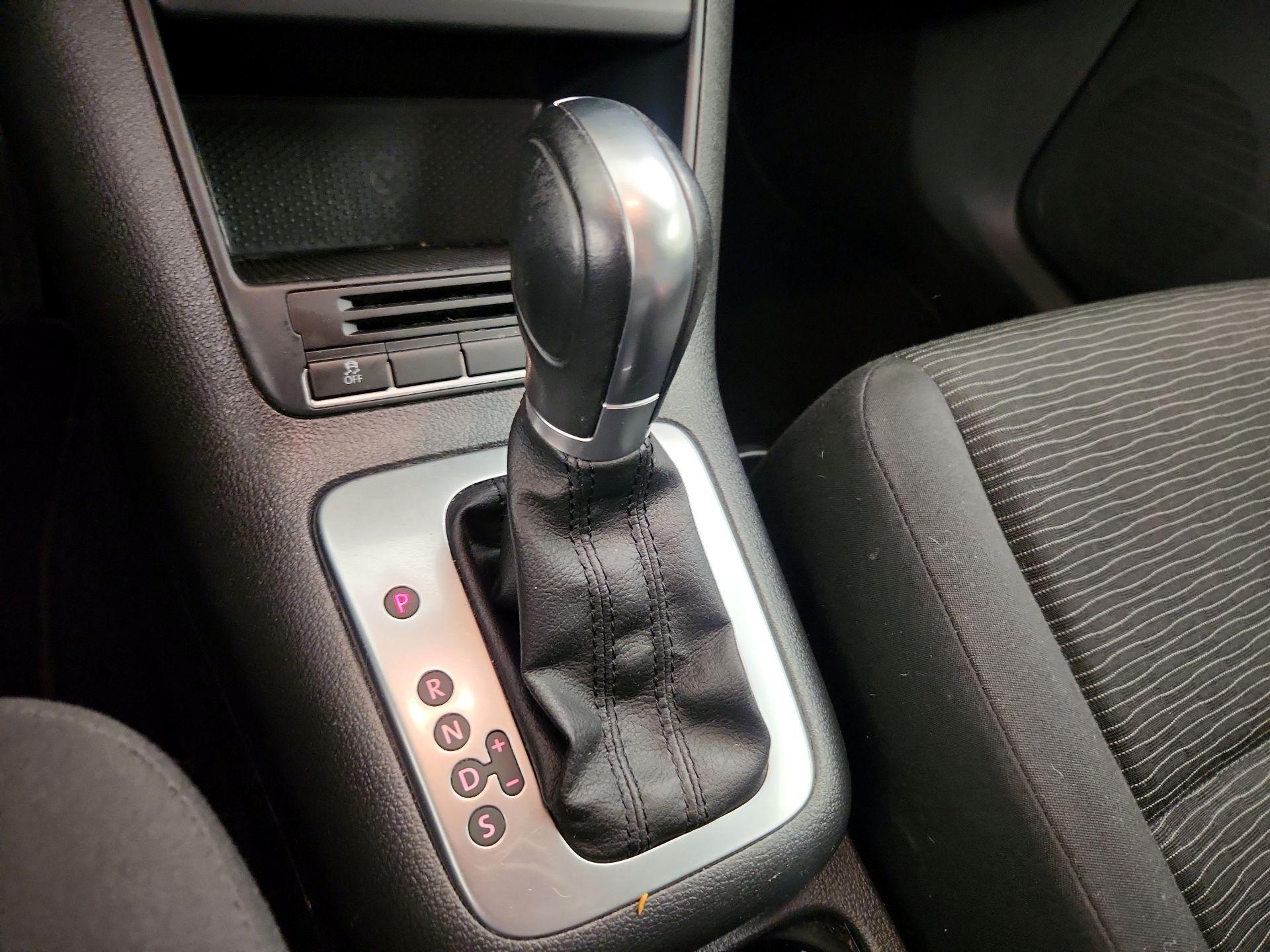 Thumbnail: 2015 Volkswagen Tiguan - 17