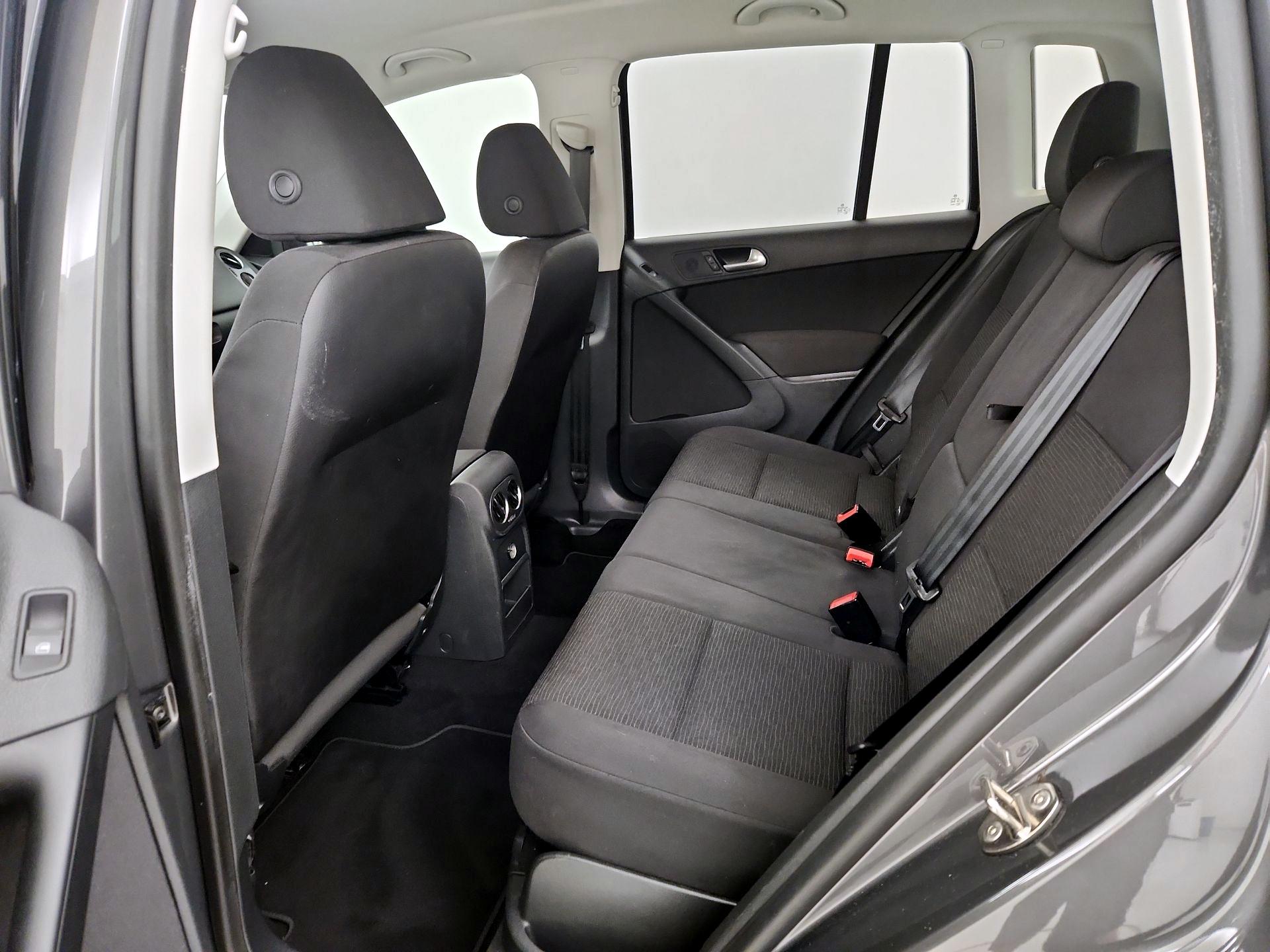 Thumbnail: 2015 Volkswagen Tiguan - 19