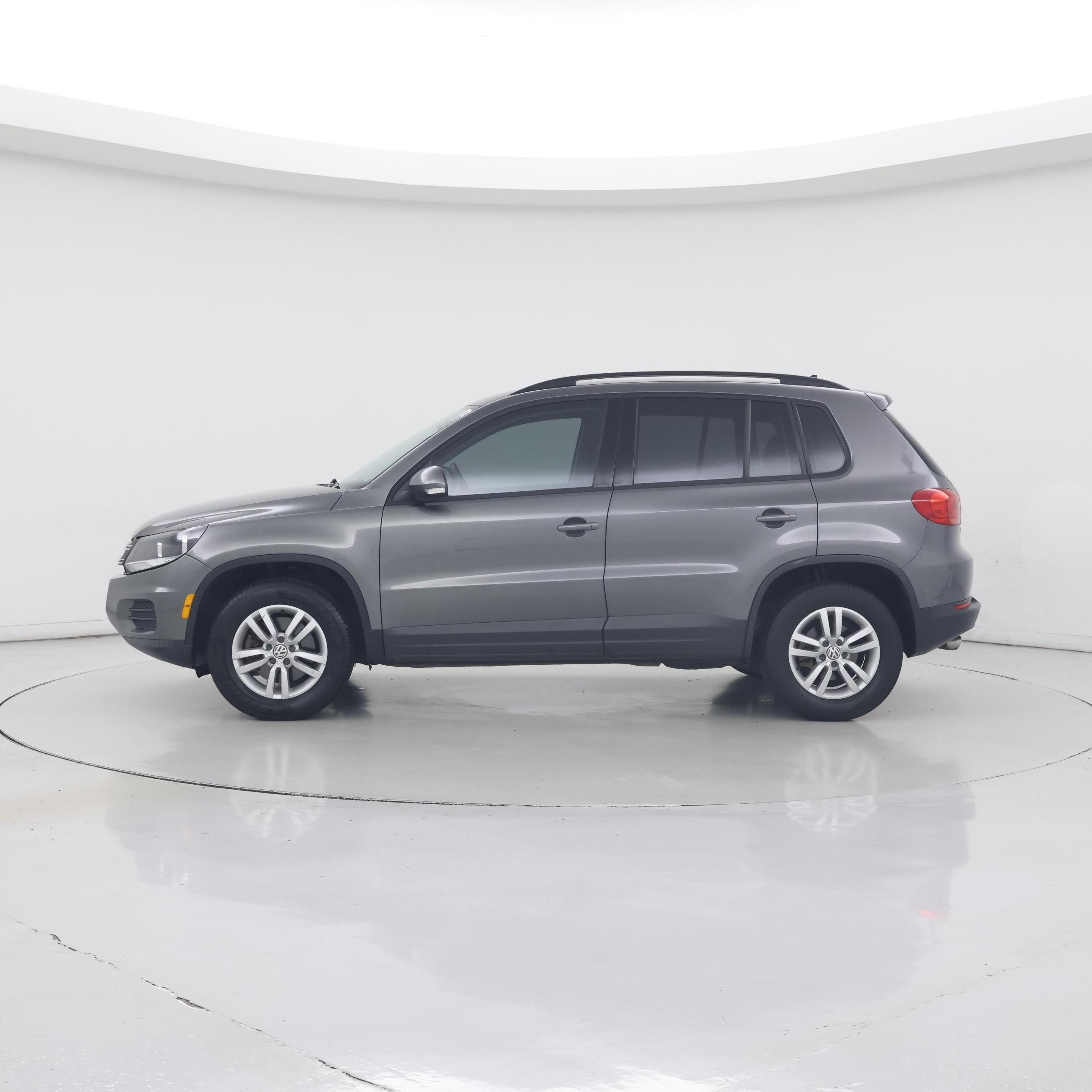 Thumbnail: 2015 Volkswagen Tiguan - 3