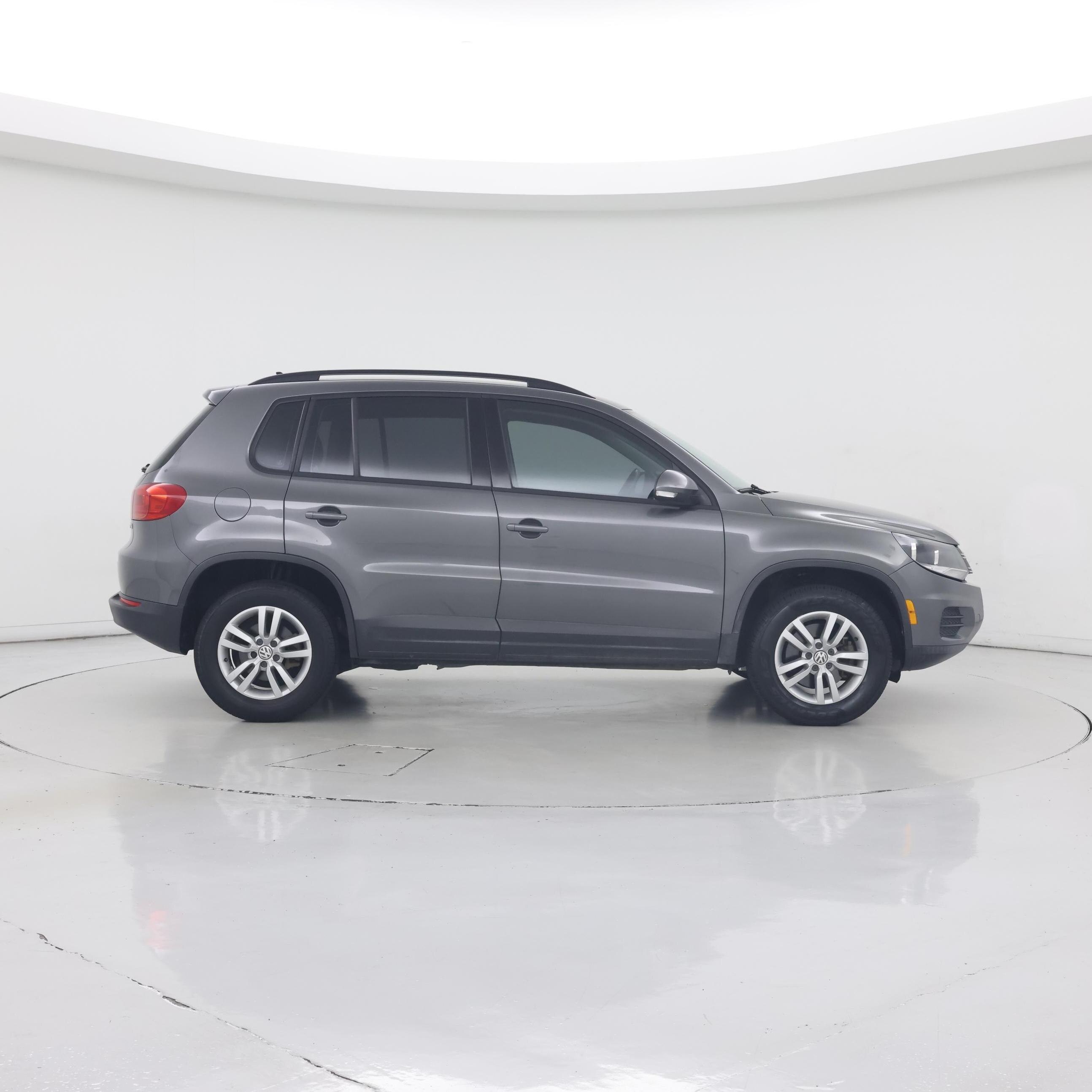 Thumbnail: 2015 Volkswagen Tiguan - 7