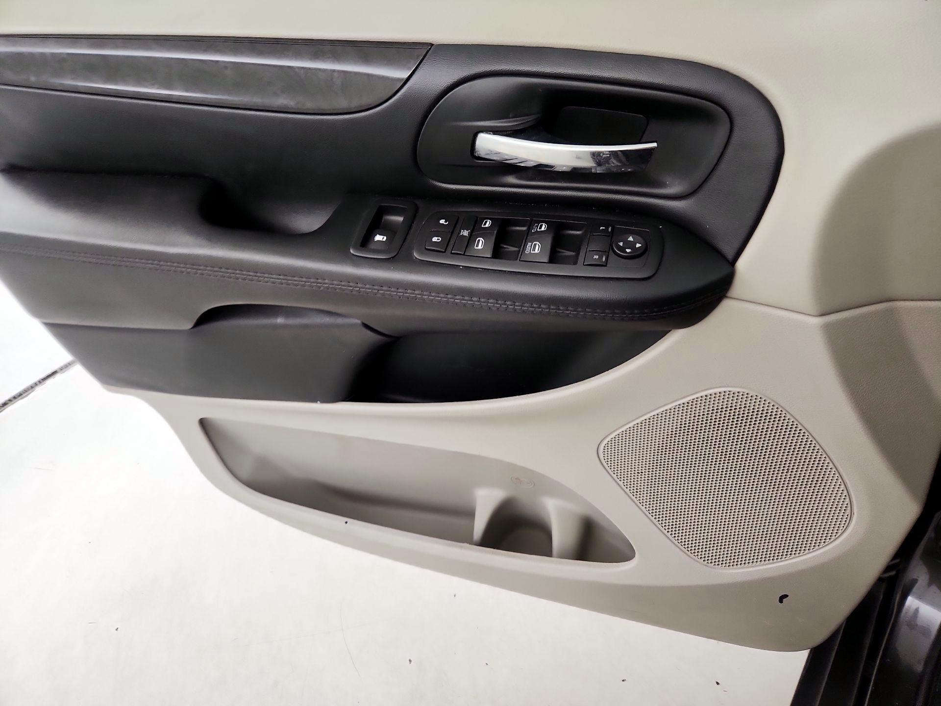 Thumbnail: 2020 Dodge Grand Caravan - 12