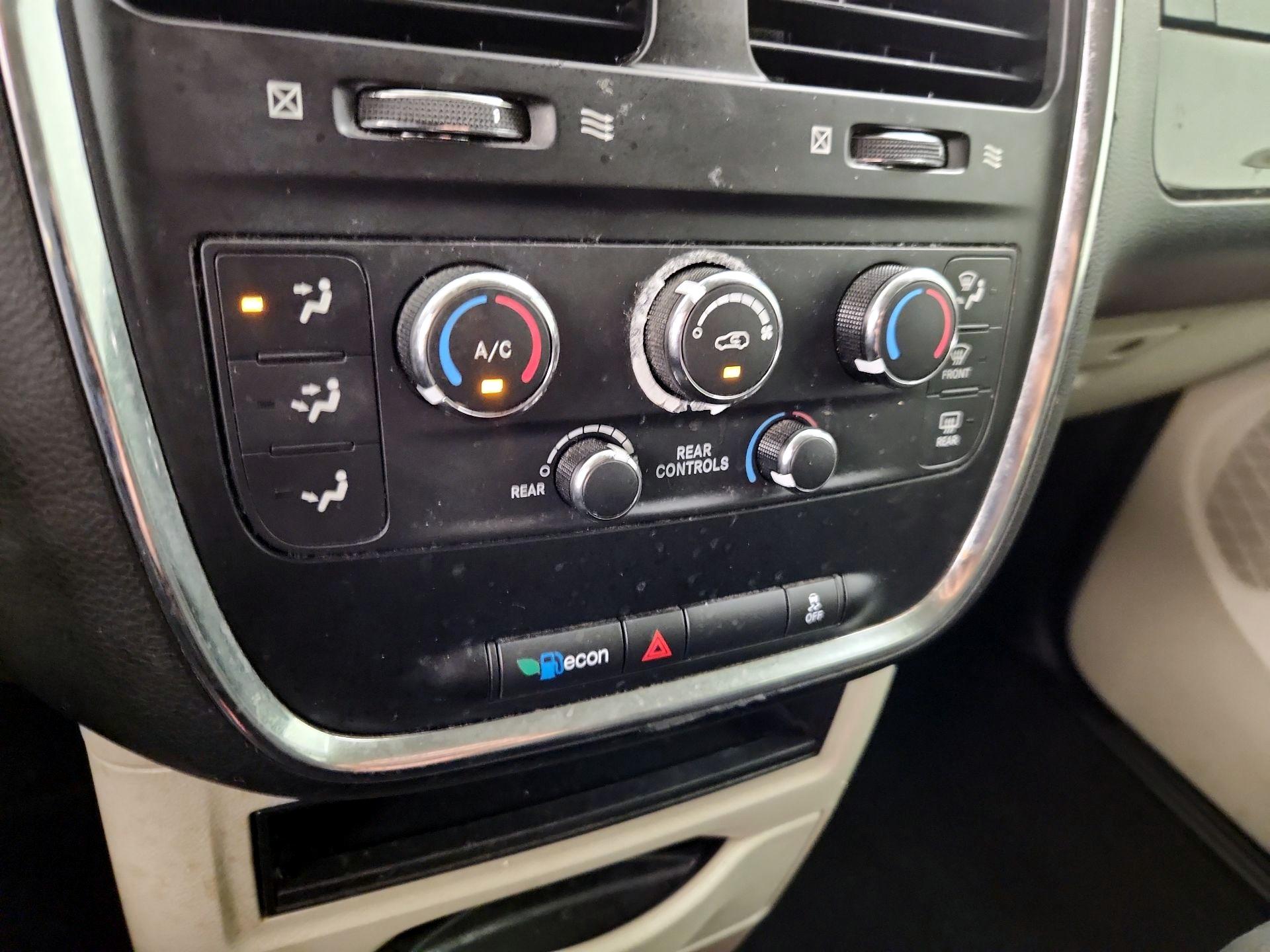 Thumbnail: 2020 Dodge Grand Caravan - 16