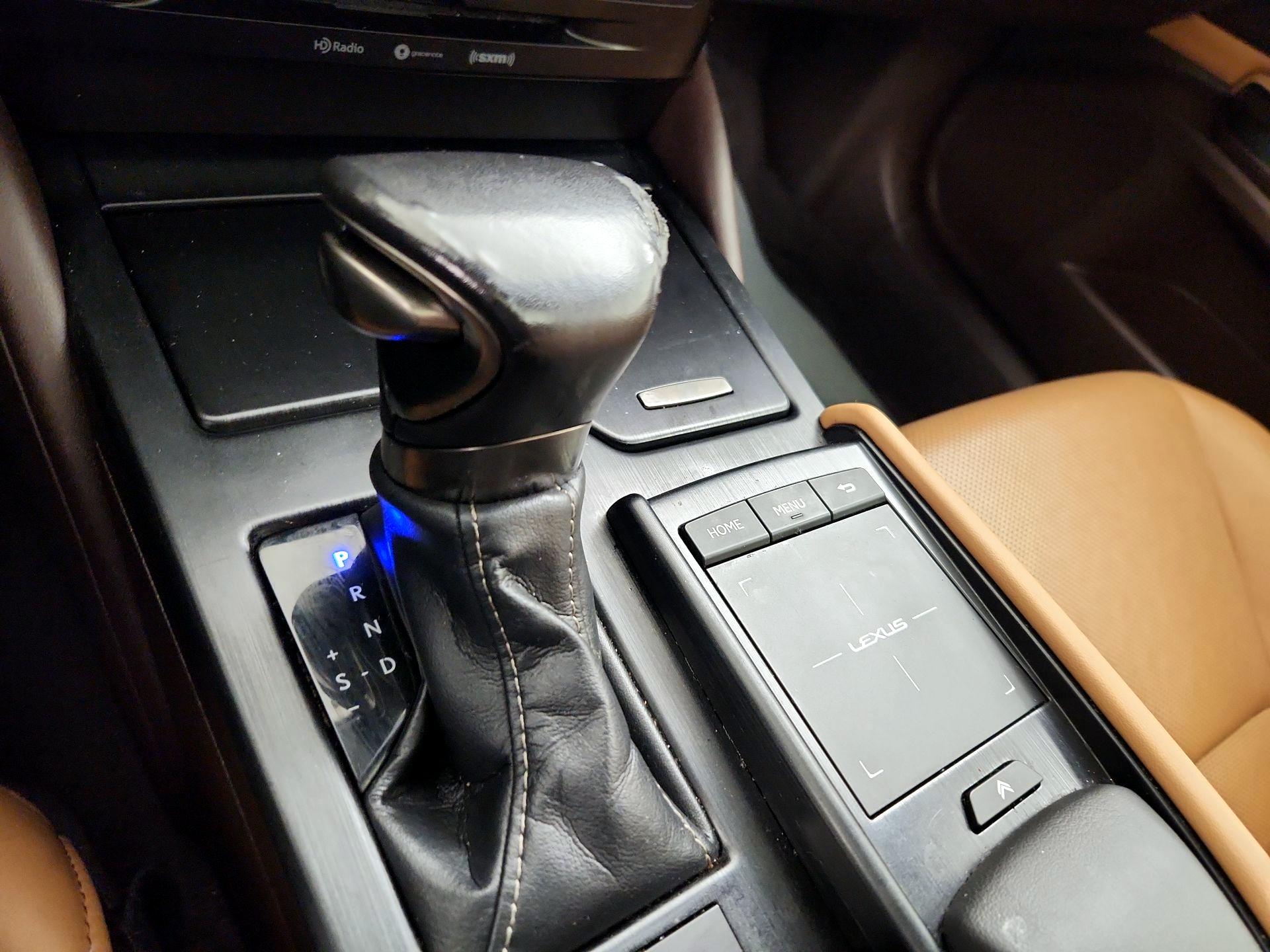 Thumbnail: 2019 Lexus ES - 17