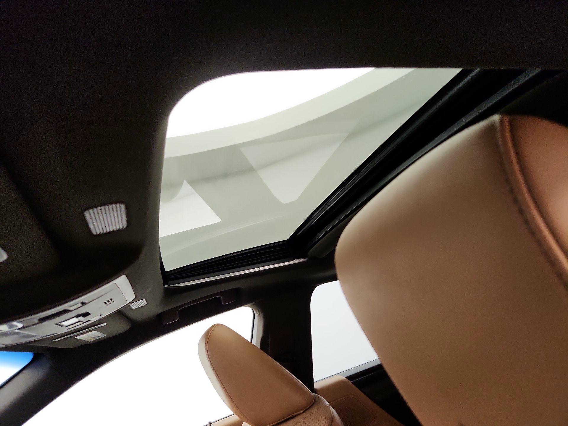 Thumbnail: 2019 Lexus ES - 19