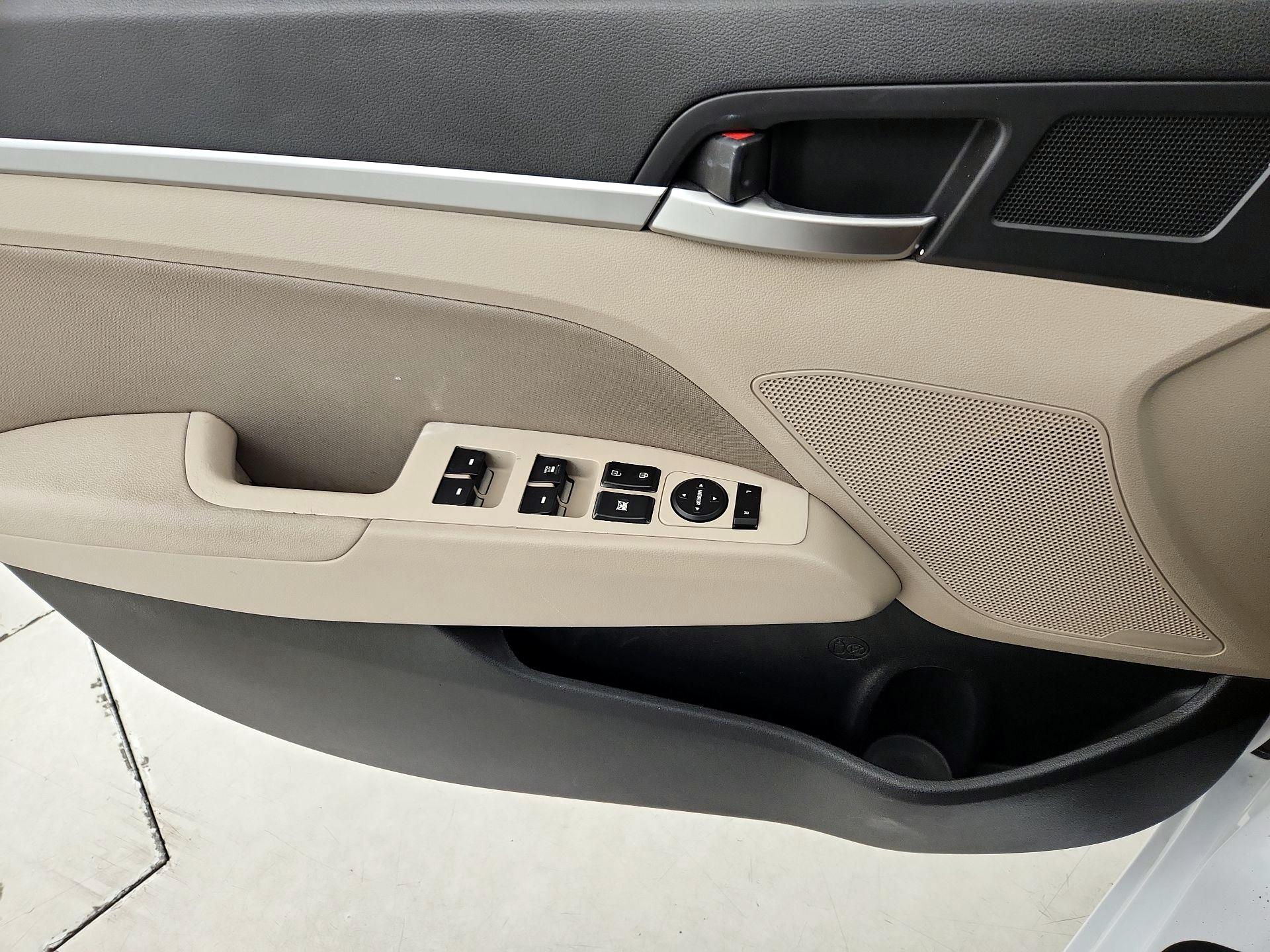 Thumbnail: 2019 Hyundai Elantra - 12