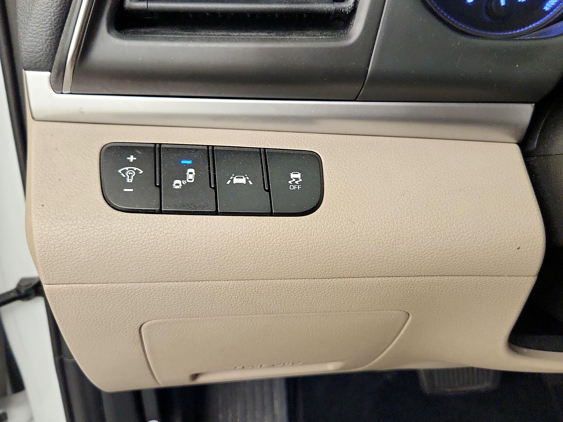 Thumbnail: 2019 Hyundai Elantra - 13