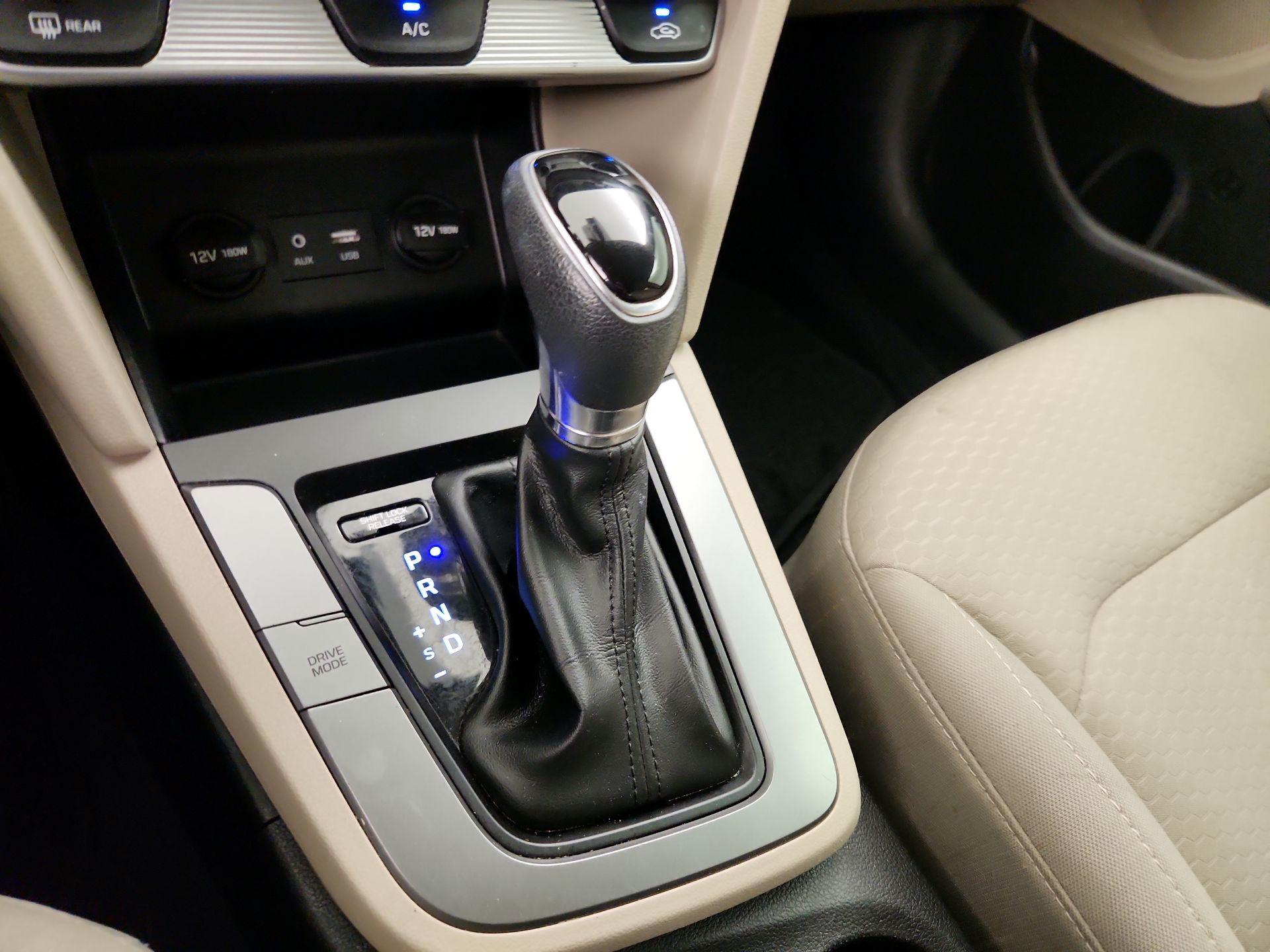 Thumbnail: 2019 Hyundai Elantra - 17