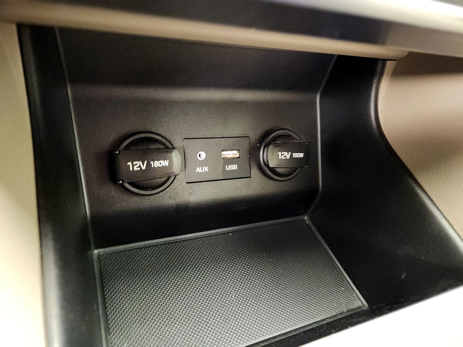 Thumbnail: 2019 Hyundai Elantra - 18