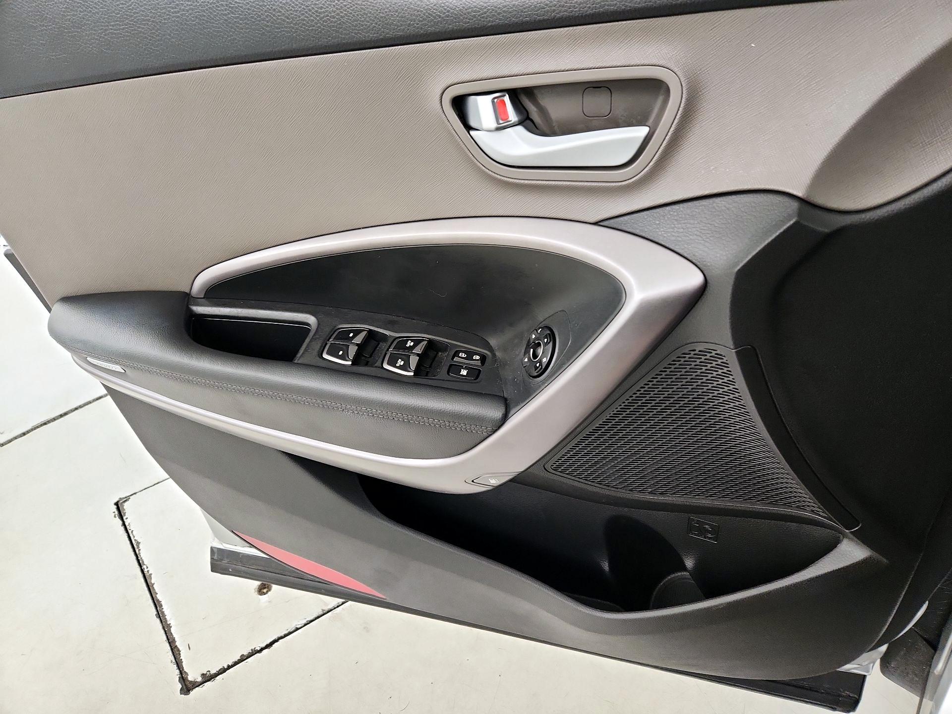 Thumbnail: 2015 Hyundai Santa Fe - 12