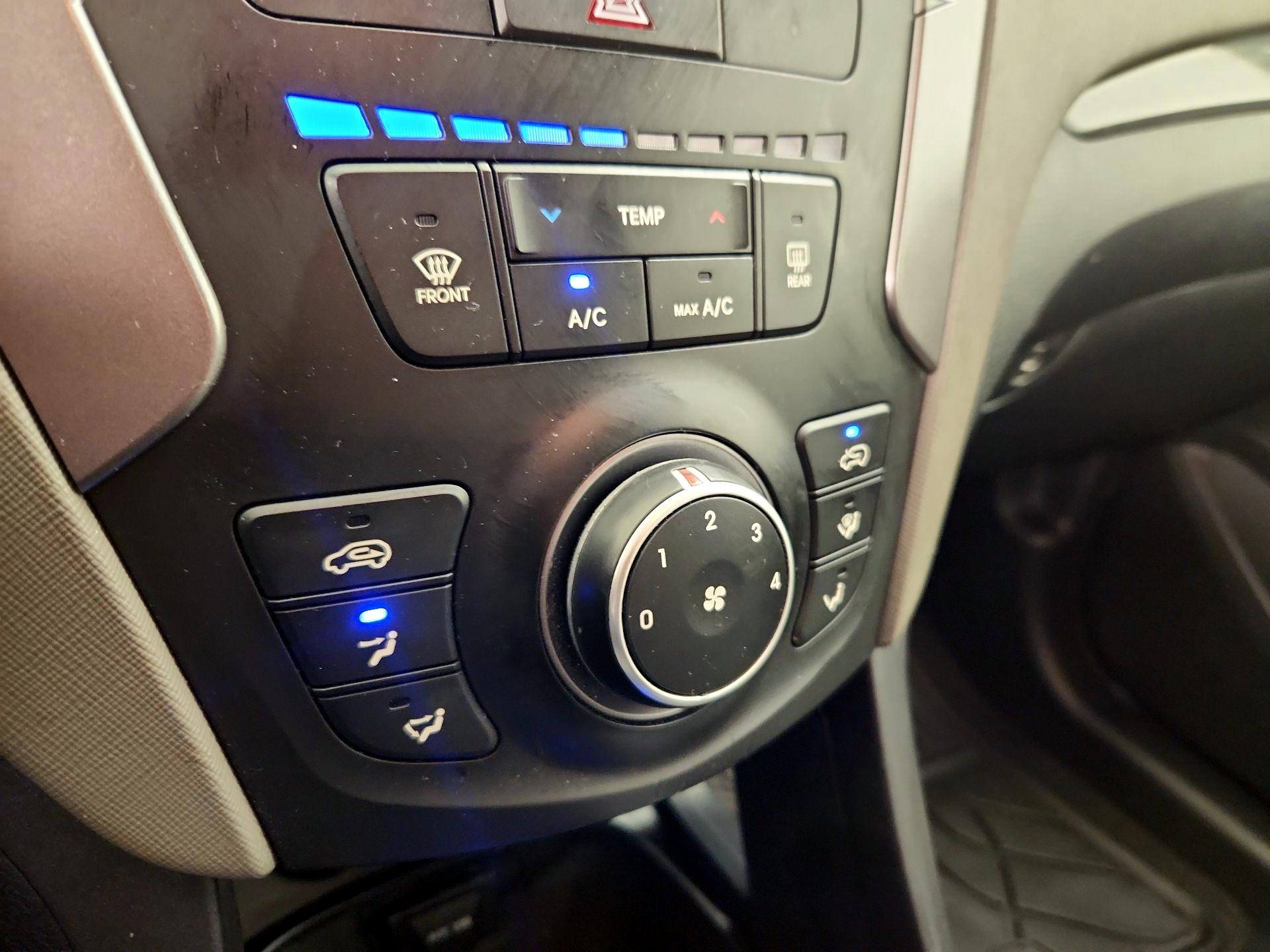 Thumbnail: 2015 Hyundai Santa Fe - 15