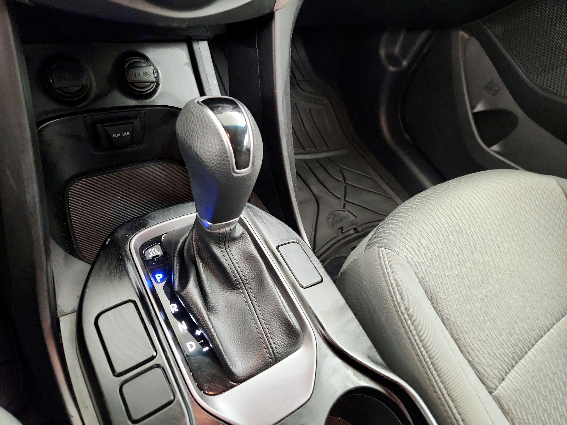Thumbnail: 2015 Hyundai Santa Fe - 16