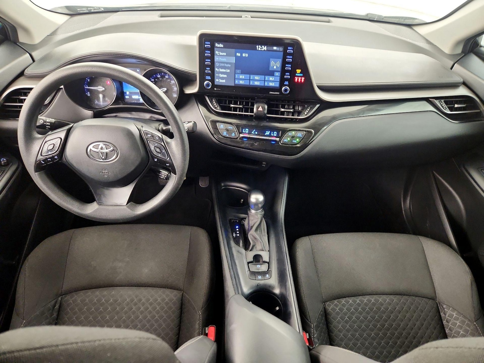 2021 Toyota C-HR LE - Photo 10