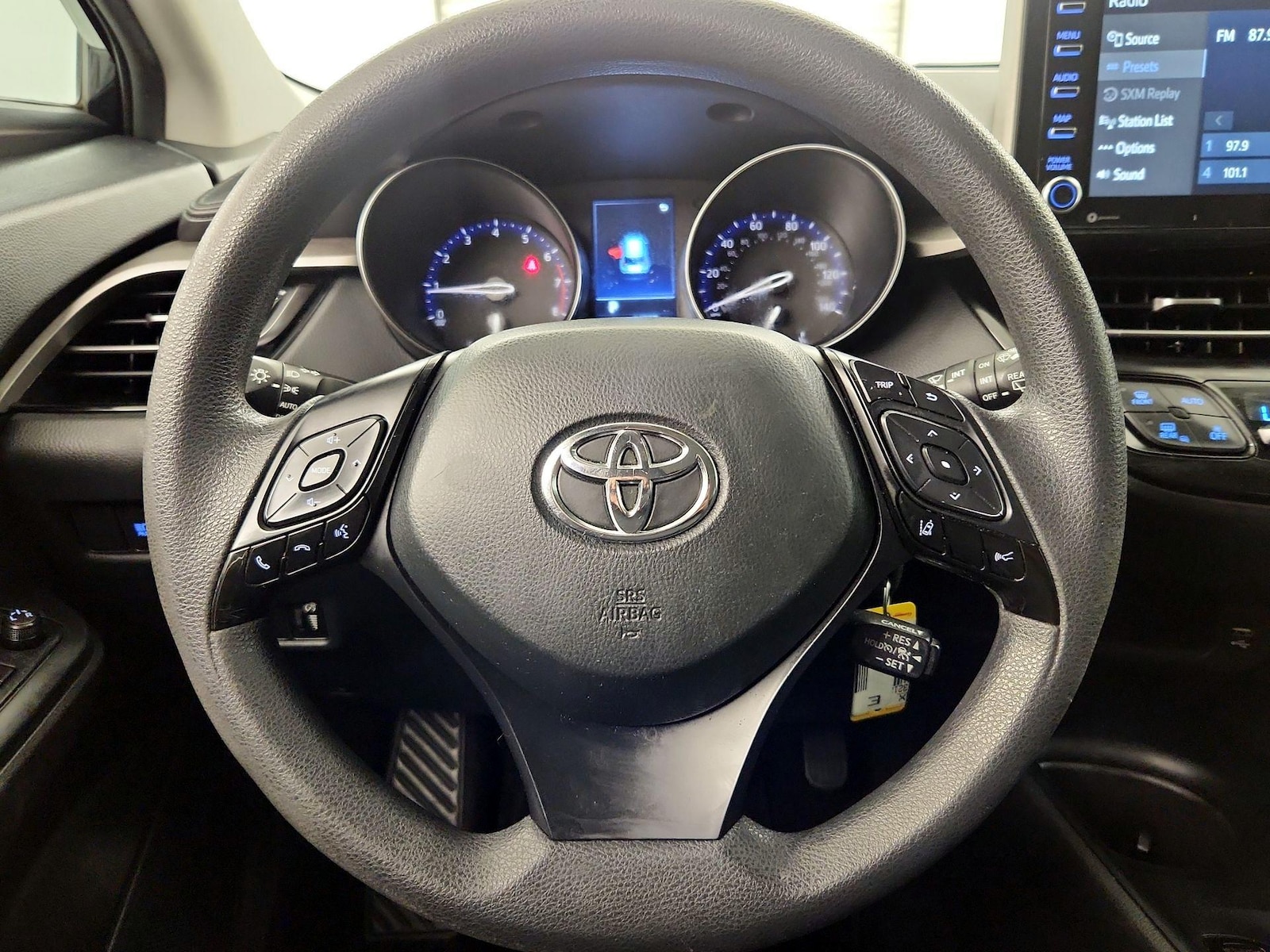 2021 Toyota C-HR LE - Photo 11
