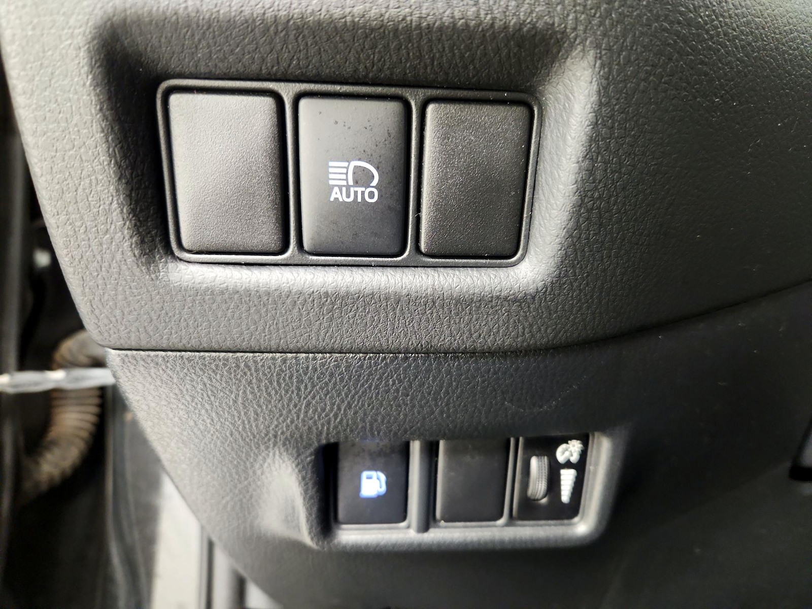 2021 Toyota C-HR LE - Photo 14