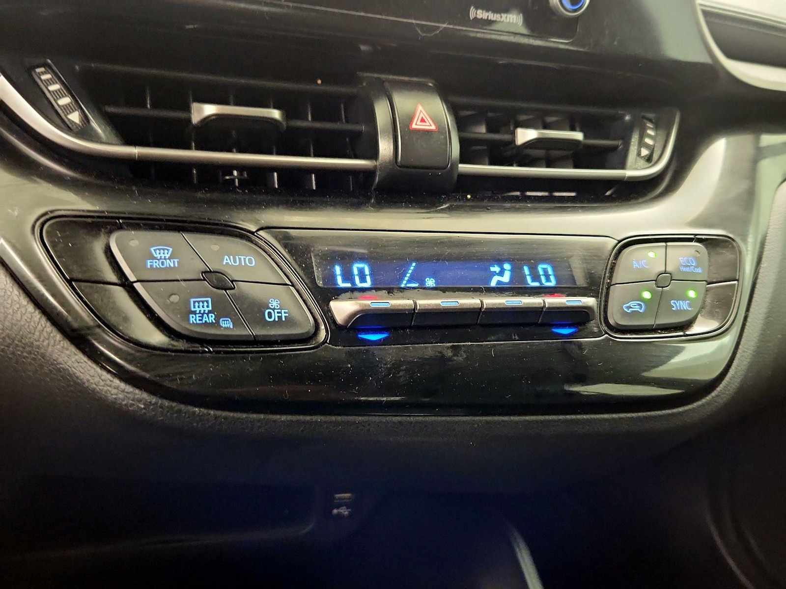 2021 Toyota C-HR LE - Photo 17