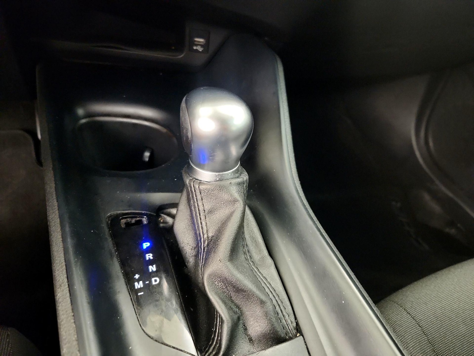 2021 Toyota C-HR LE - Photo 18