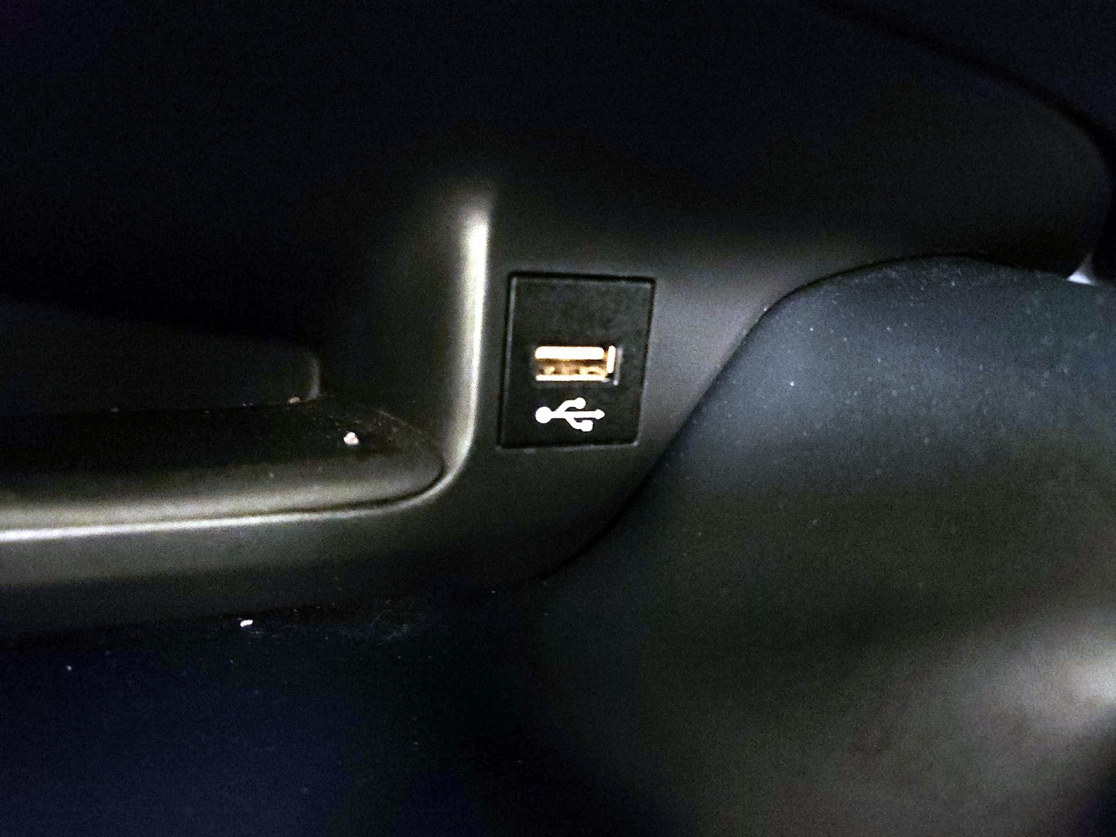 2021 Toyota C-HR LE - Photo 19