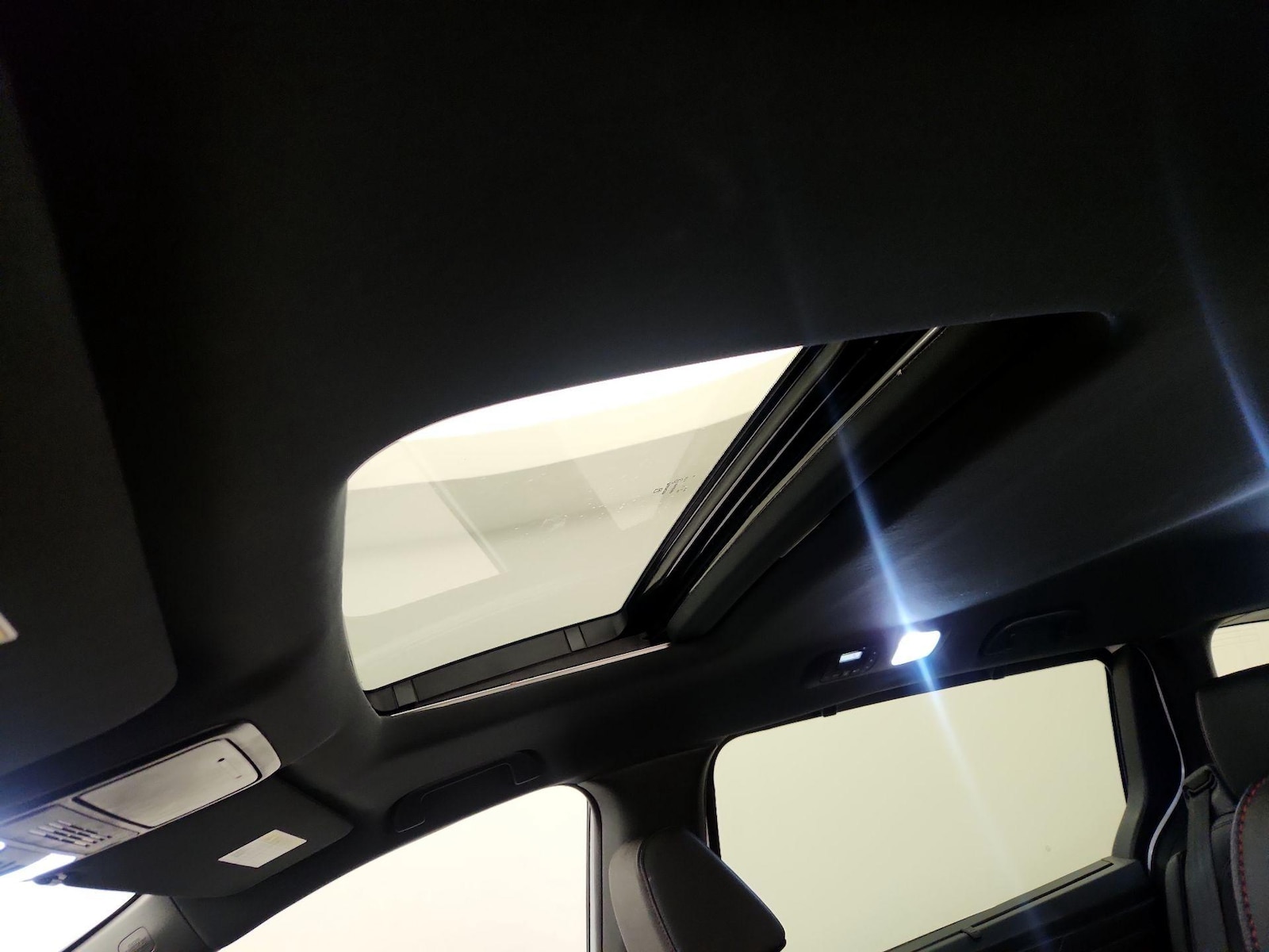 Sunroof(s) & Overhead Airbags
