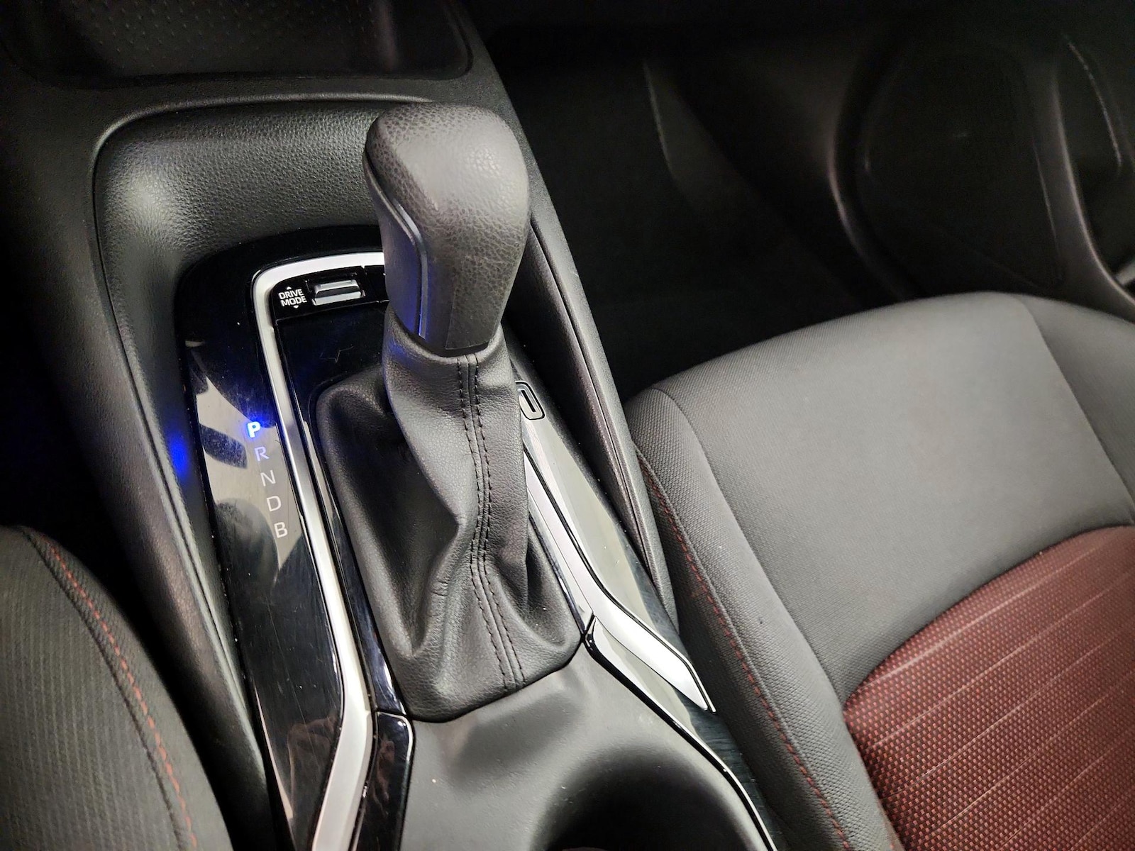 2024 Toyota Corolla SE - Photo 18