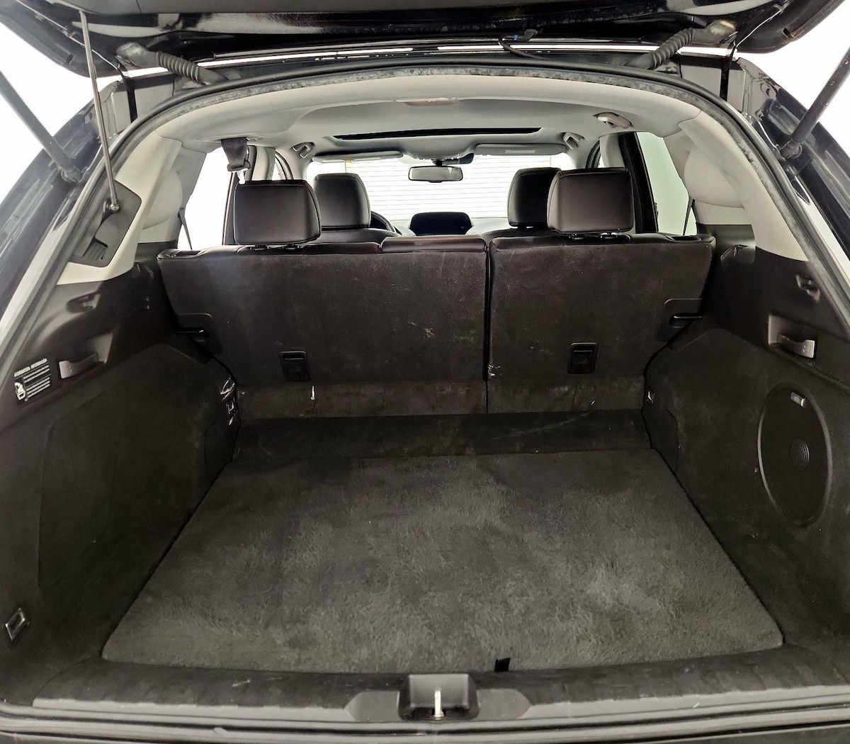 Trunk/Cargo (Seats Up)