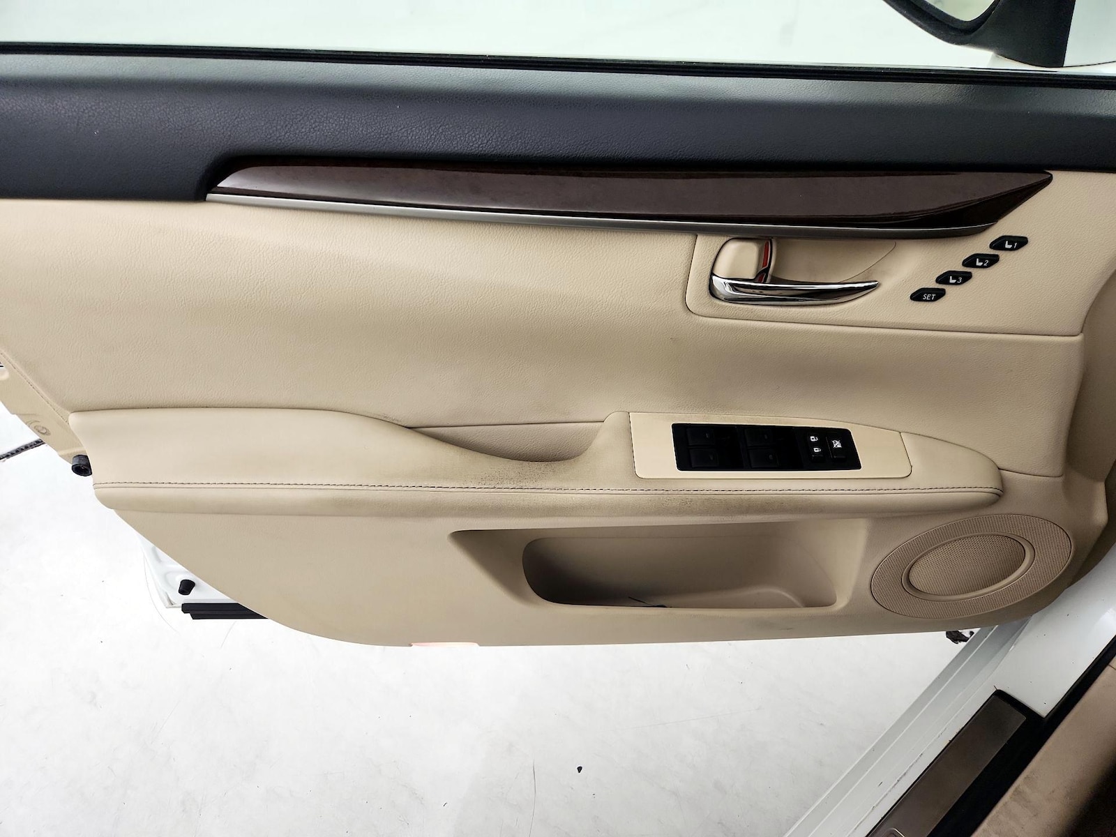 2014 Lexus ES 350 - Photo 13
