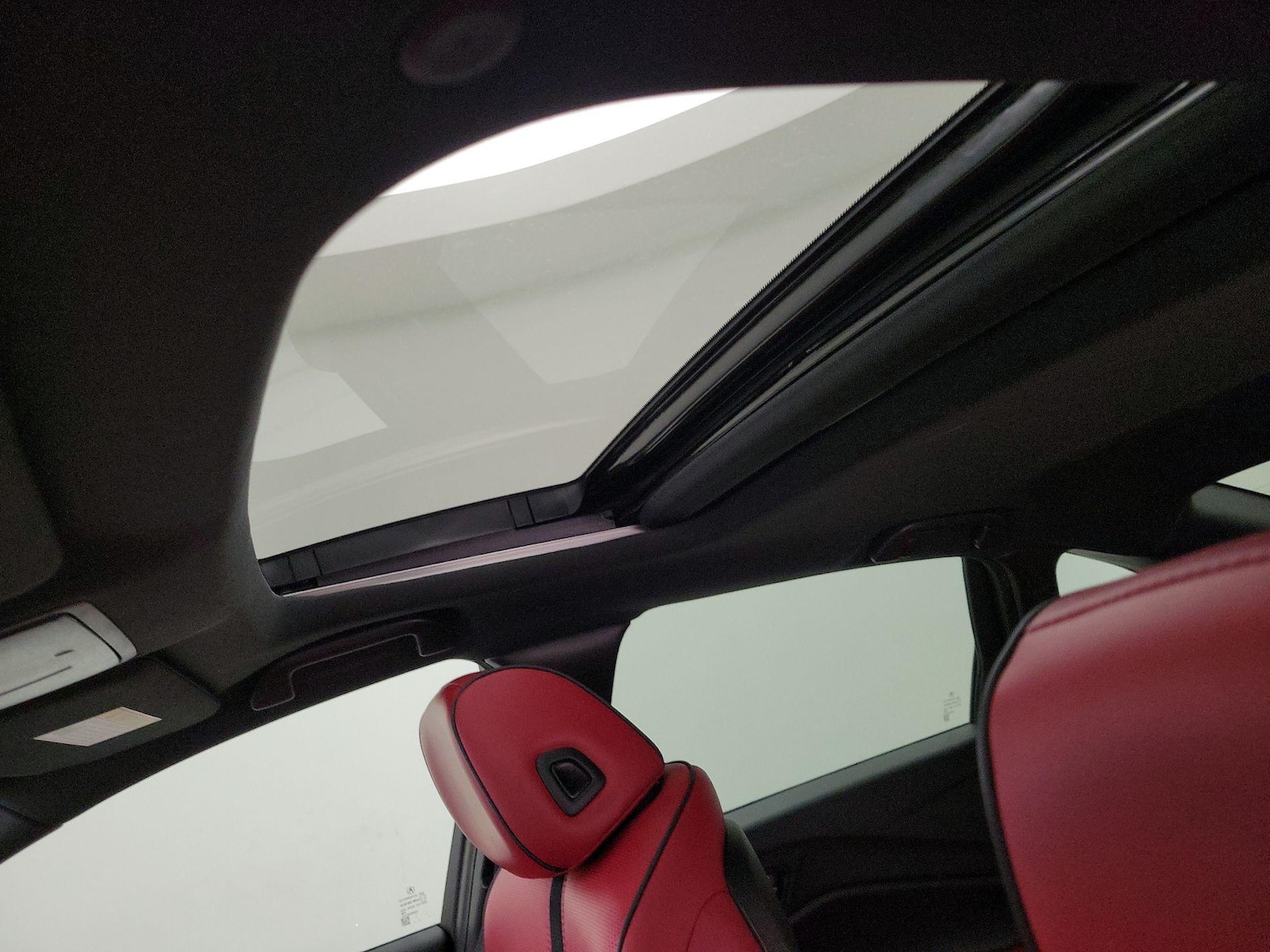 Sunroof(s) & Overhead Airbags