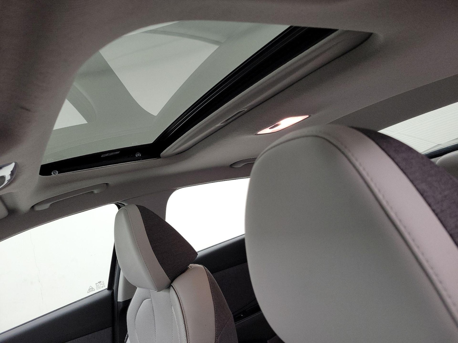 Sunroof(s) & Overhead Airbags