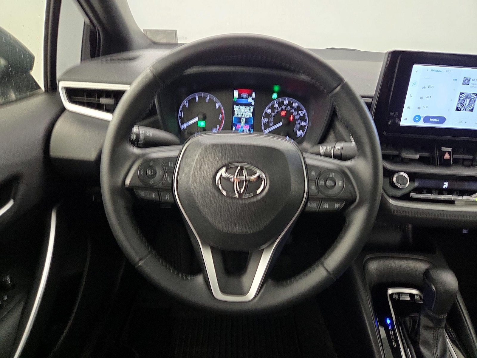 2023 Toyota Corolla LE - Photo 11