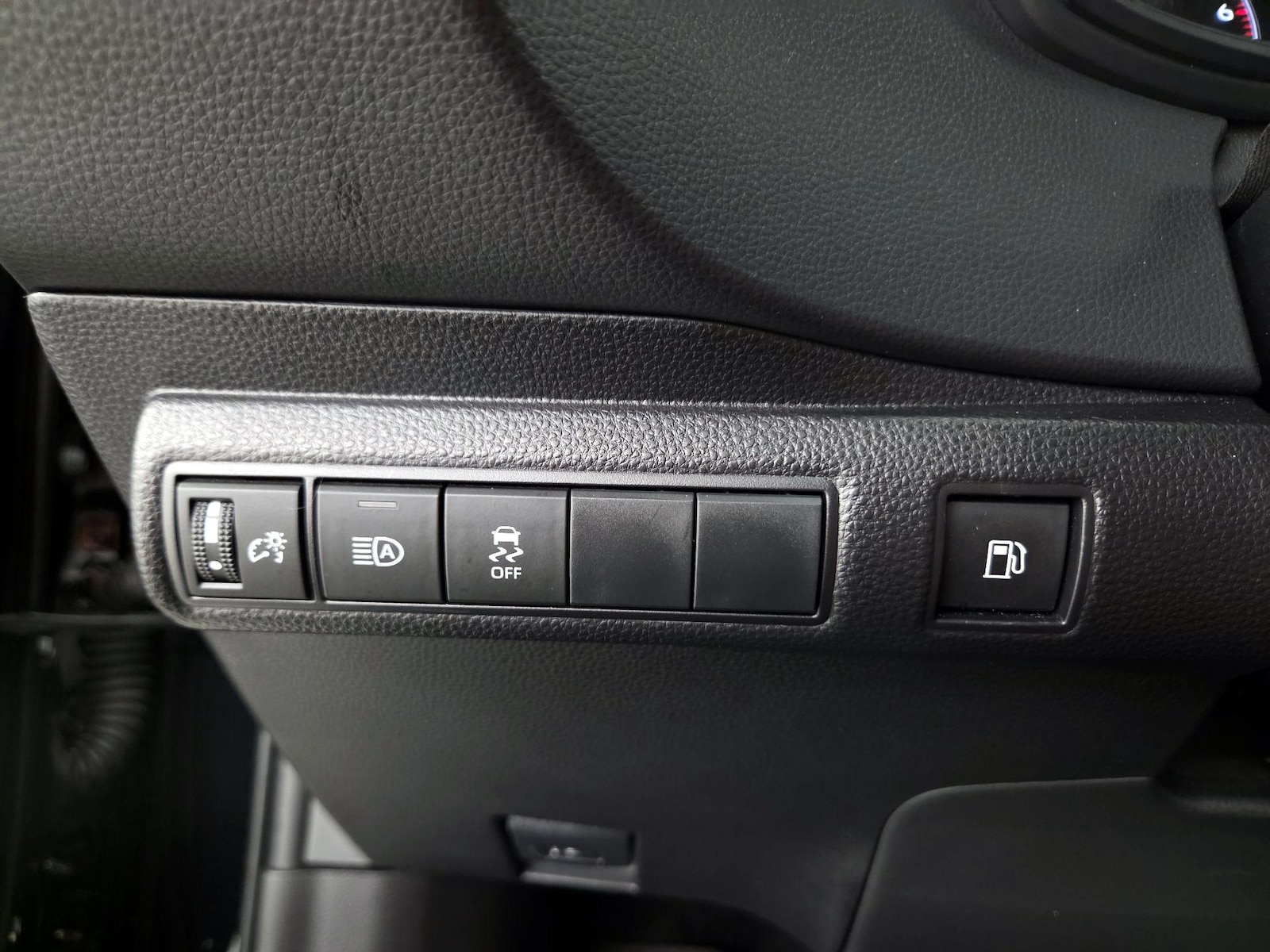 2023 Toyota Corolla LE - Photo 14
