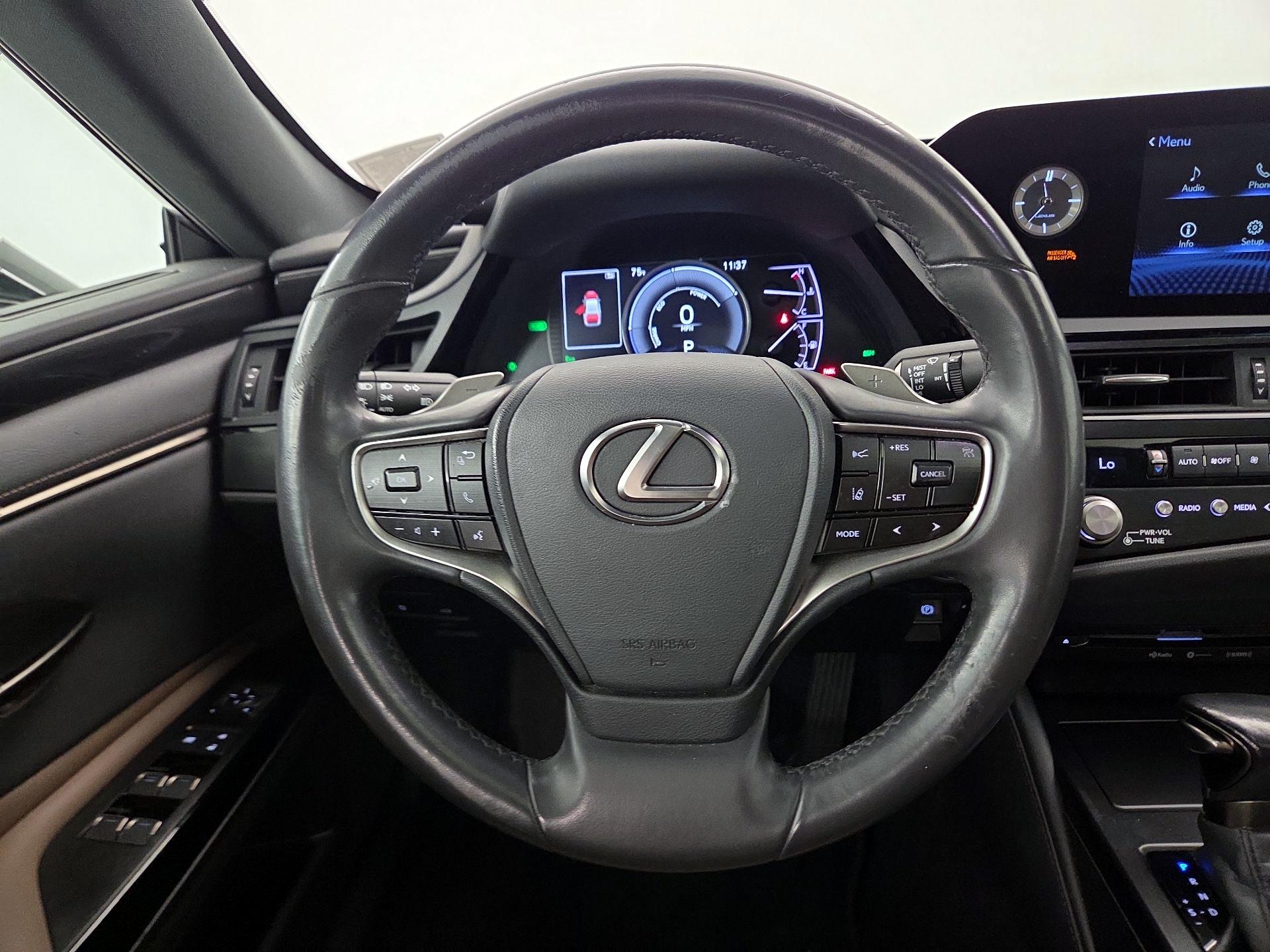 Thumbnail: 2022 Lexus ES - 10