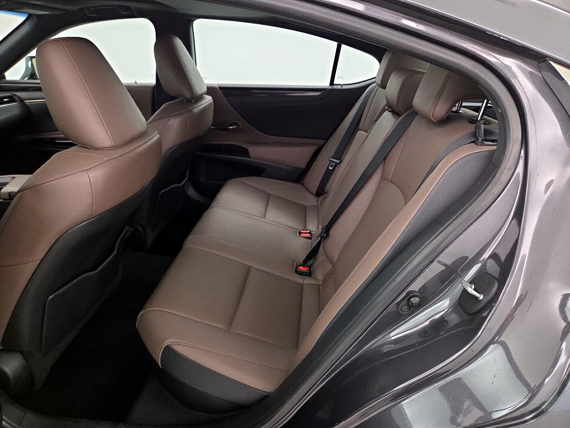 Thumbnail: 2022 Lexus ES - 20