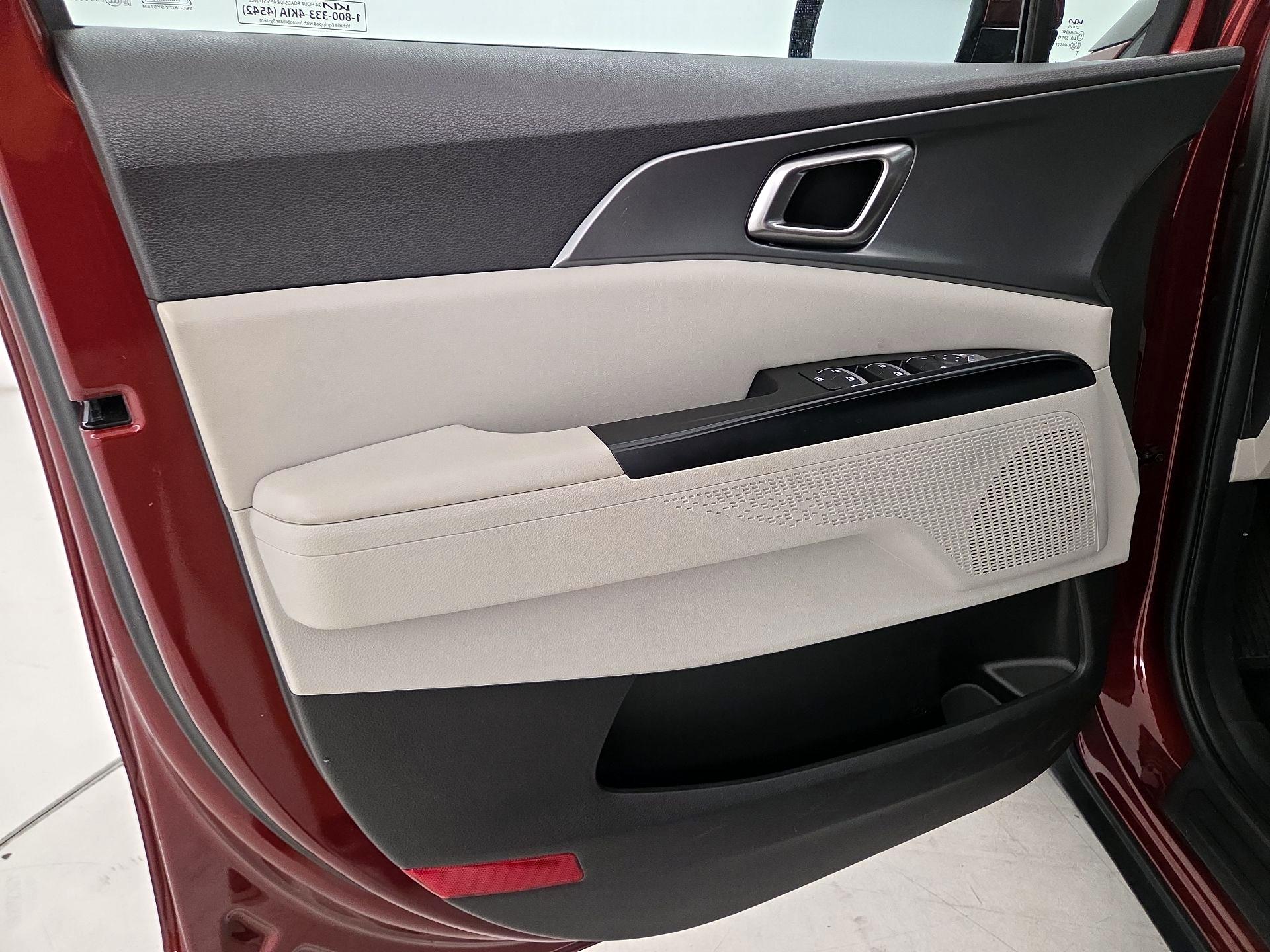 Thumbnail: 2023 Kia Carnival - 12