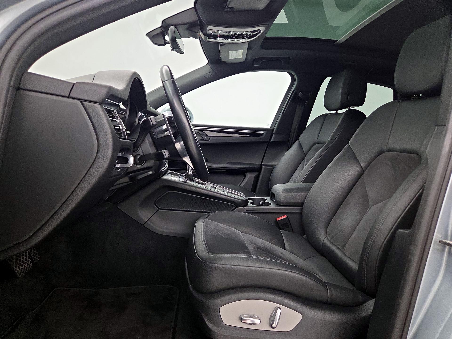 Thumbnail: 2021 Porsche Macan - 11