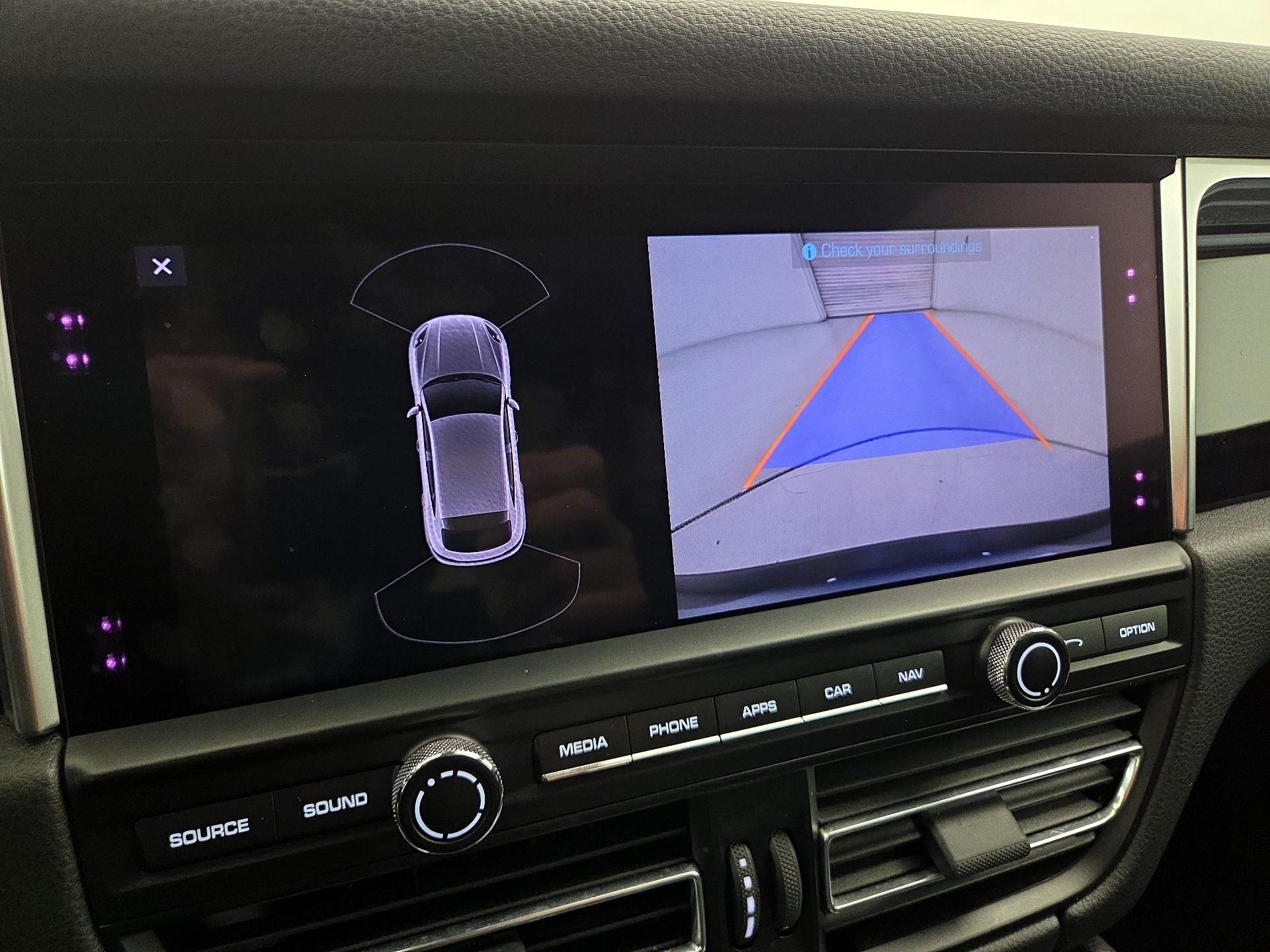 Thumbnail: 2021 Porsche Macan - 15