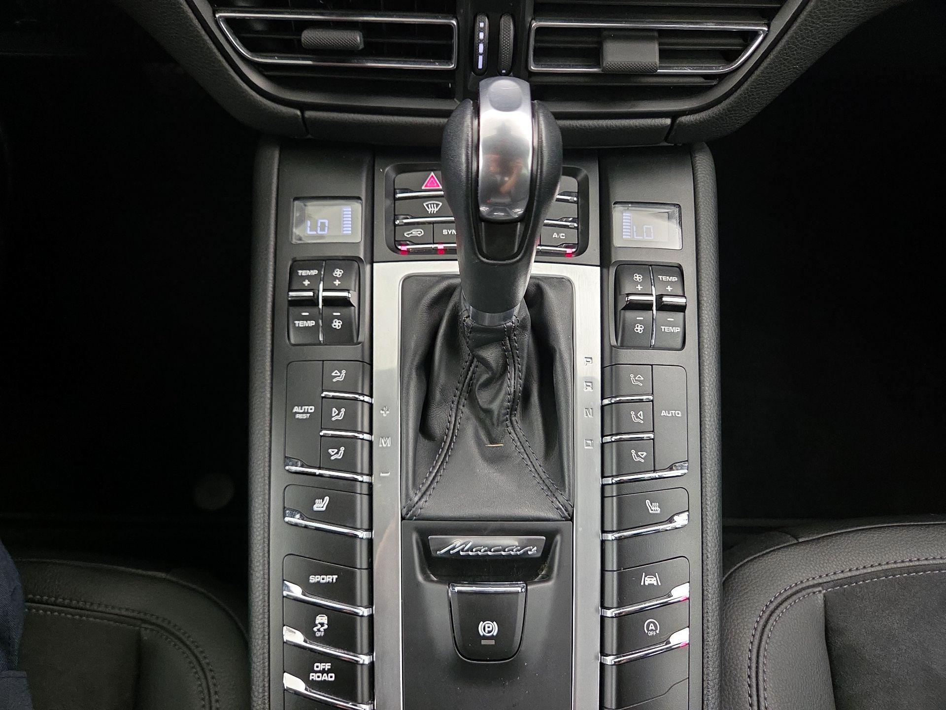 Thumbnail: 2021 Porsche Macan - 18