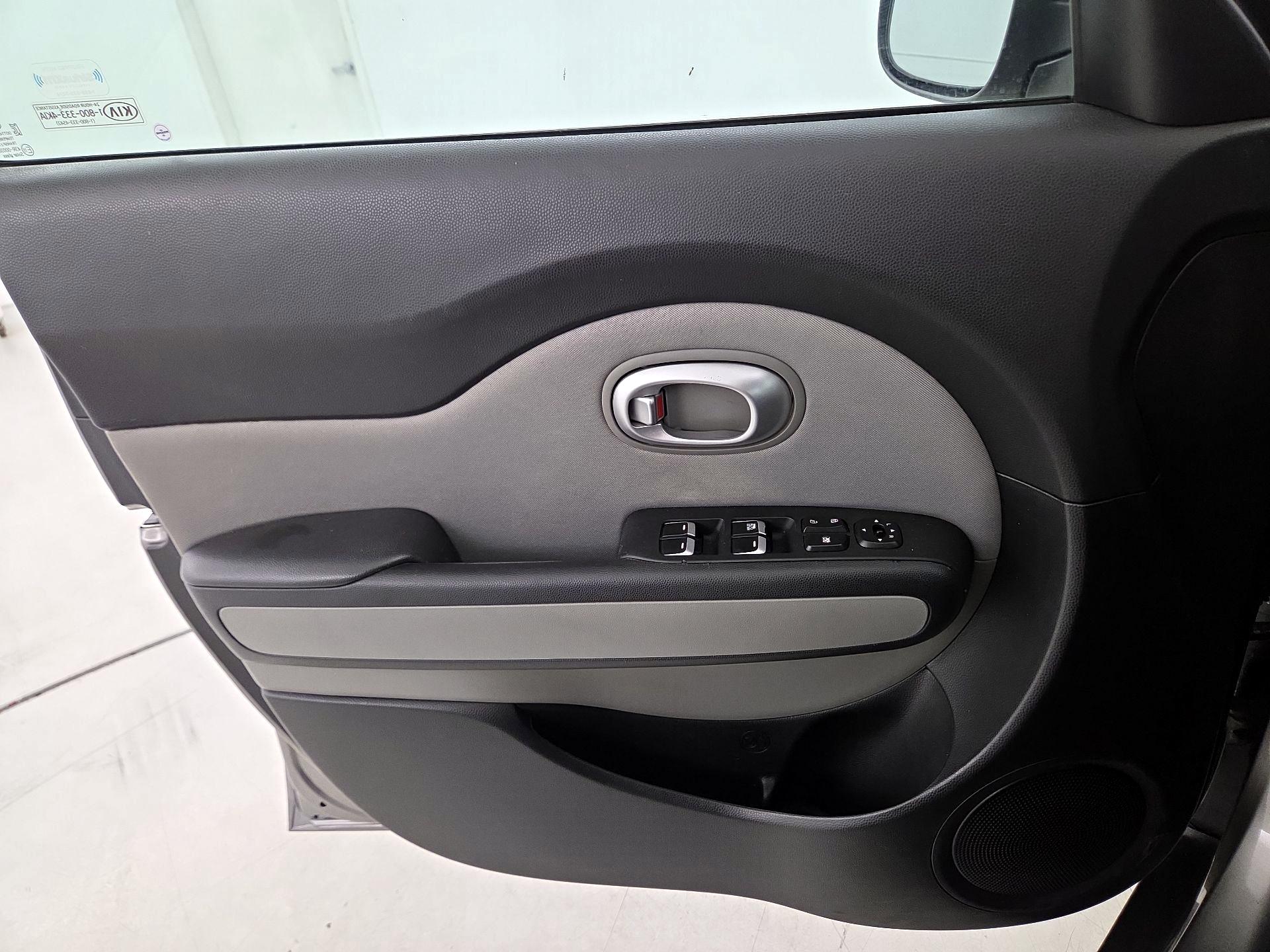 Thumbnail: 2017 Kia Soul - 12