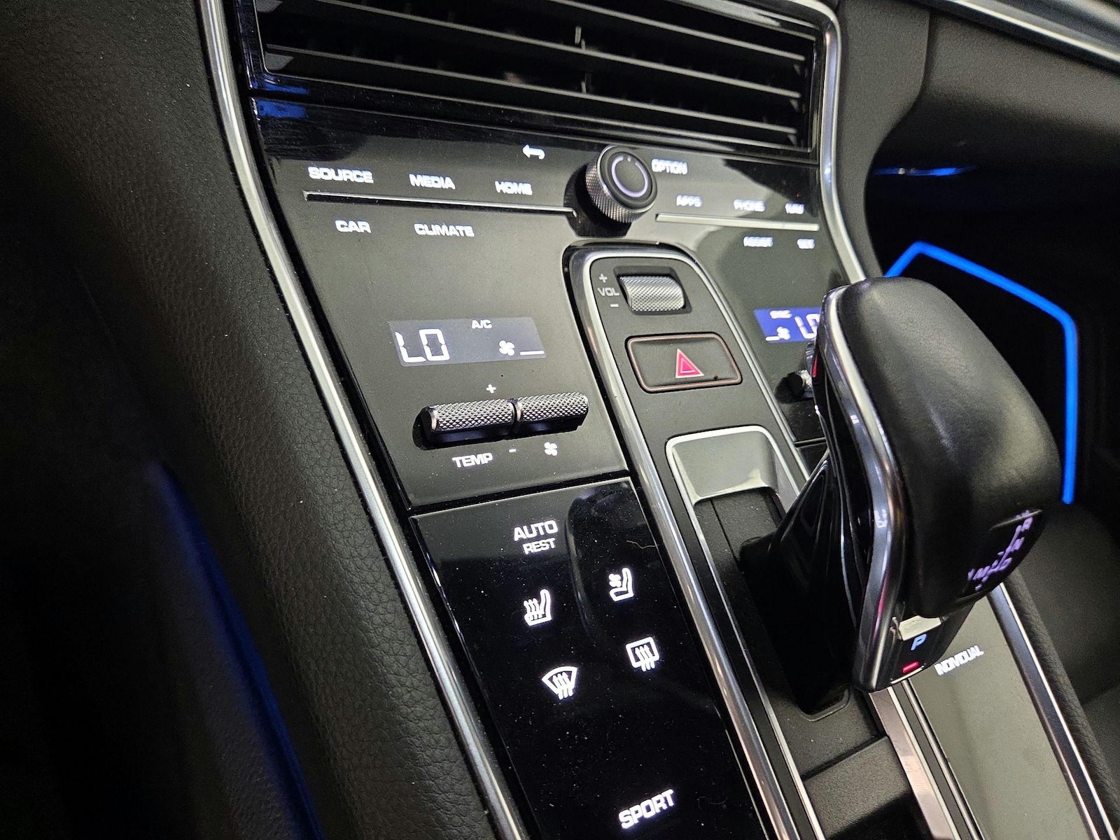 2022 Porsche Panamera Platinum Edition - Photo 18