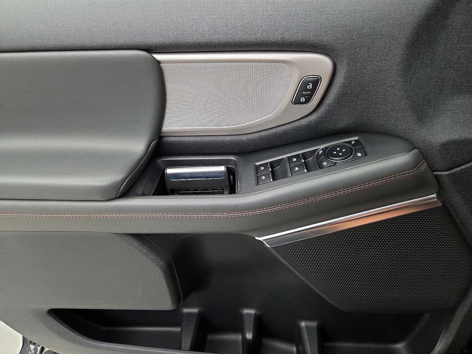 2025 Ford Expedition Active - Photo 13