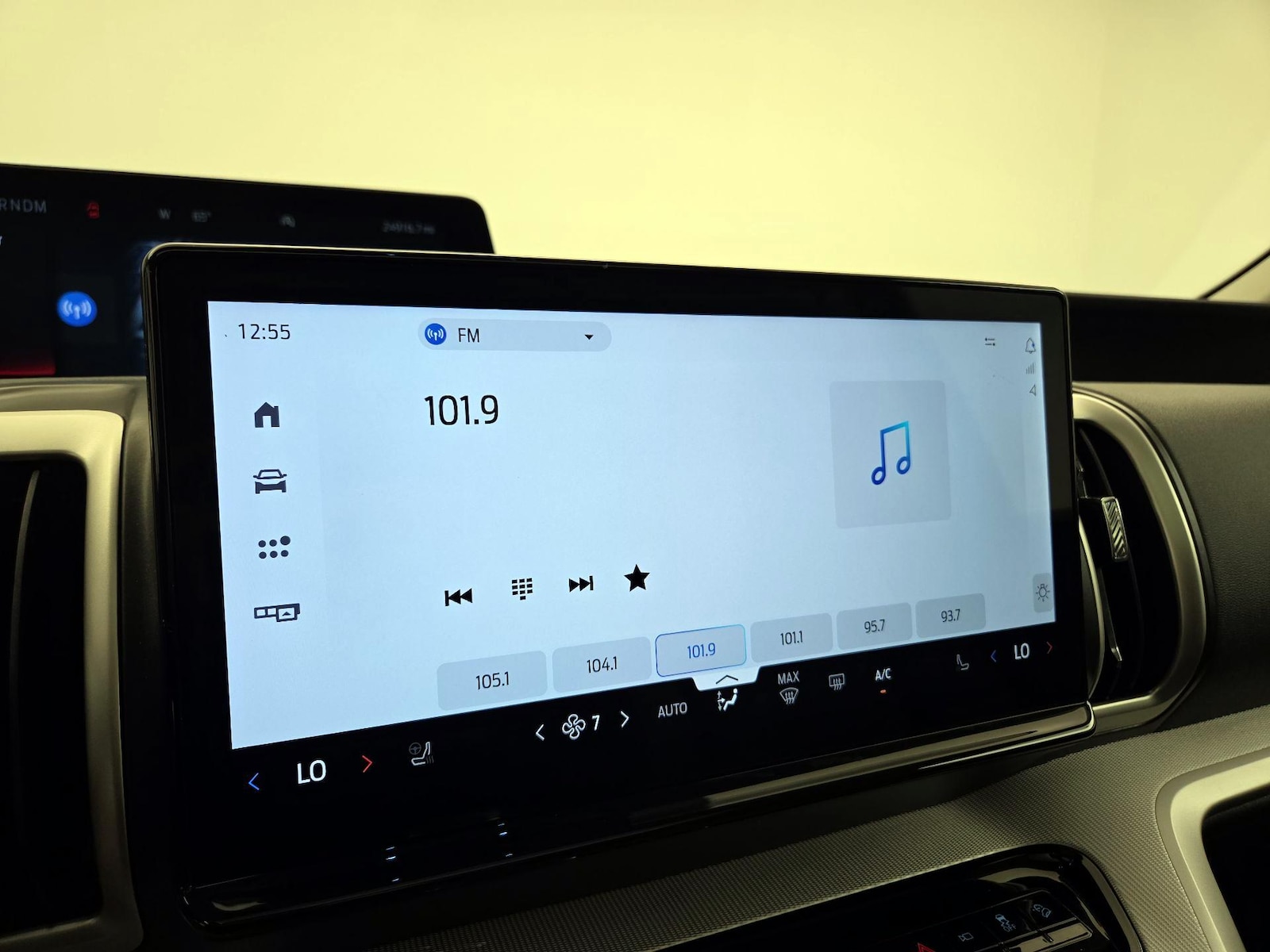 2025 Ford Expedition Active - Photo 17