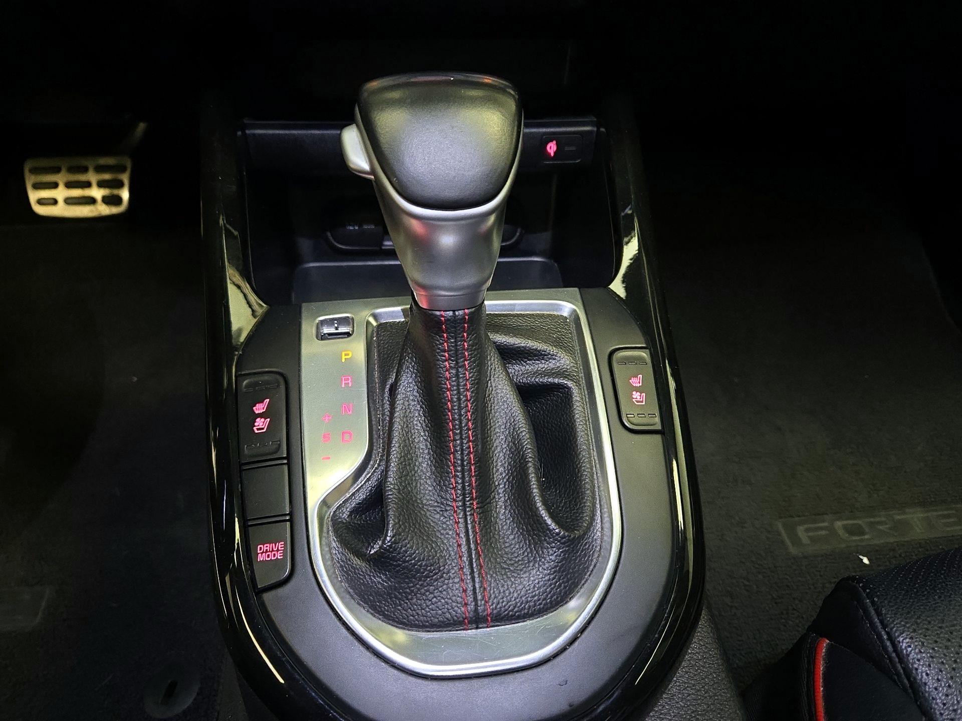 Thumbnail: 2021 Kia Forte - 16